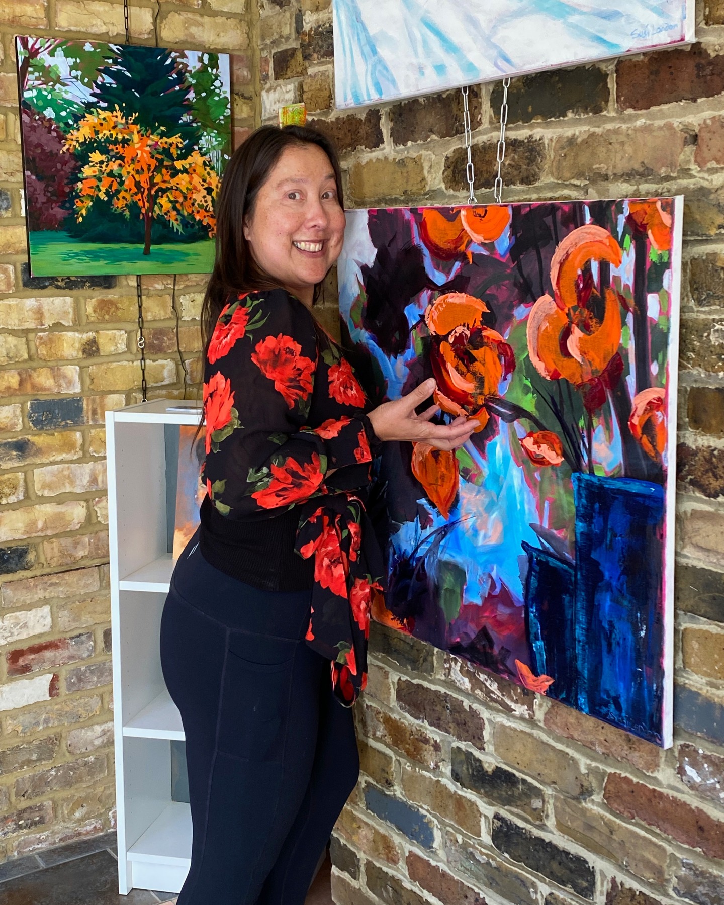 Thanks for your visit to Venue 10 @cookhamandmaidenheadartstrail today @aikoartdesigns. And your outfit went so well!!!
Just one more day to visit!! Come and meet the #artists. Close to #maidenhead #highwycombe #maidenheadberkshire #readingukberkshire #twyford #abstractart #abstractpainting #arttrail #marlow
#artwork #artoftheday #artcollector #artgallery #marlowarttrail