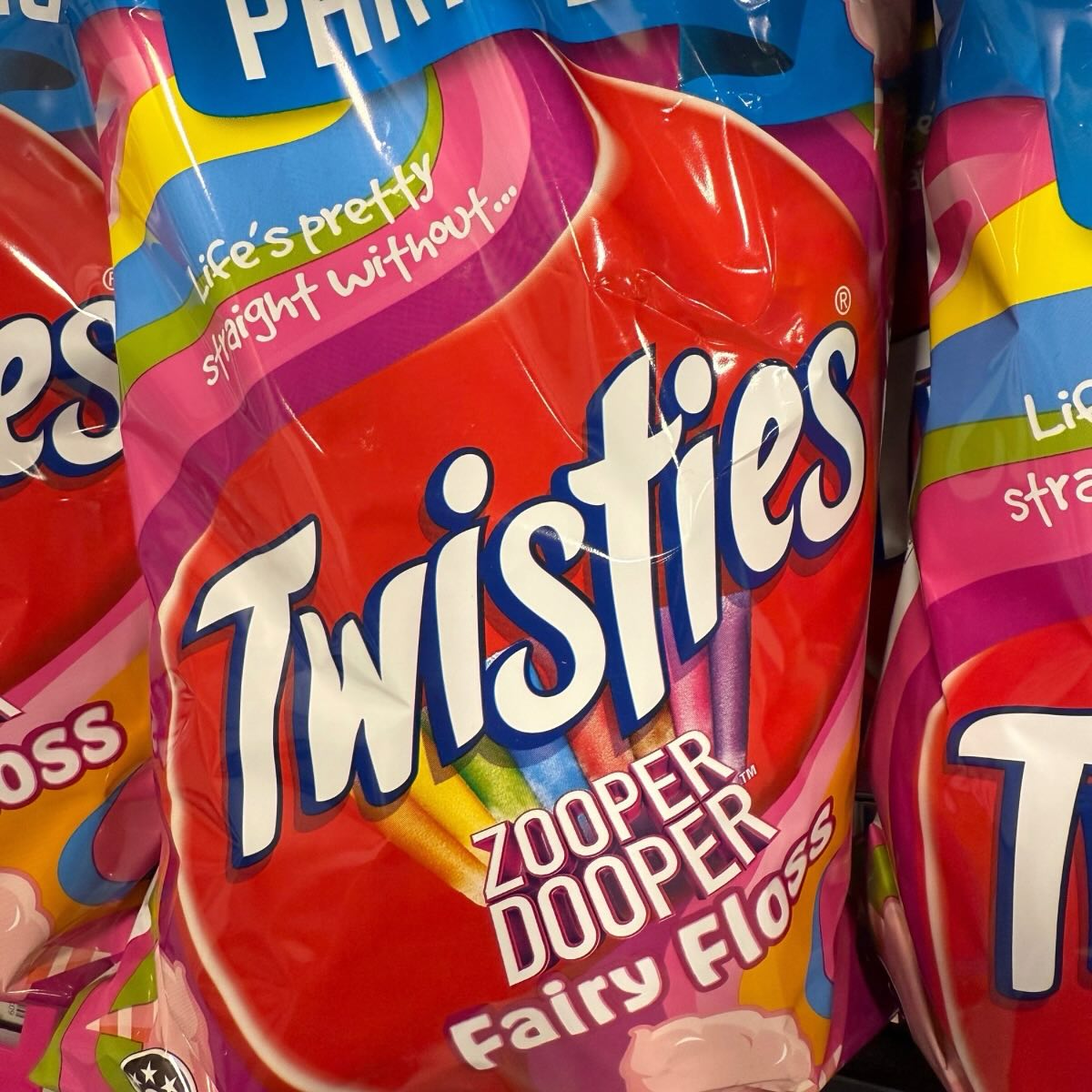 Always shopping, always spotting!!
Who didn’t love Zooper Doopers and fairy floss growing up? Now they’ve collided with a crunchy twist… Twisties Zooper Dooper Fairy Floss!
The classic crunch of a Twistie meets the sweet, pink flavour of a Fairy Floss Zooper Dooper. A mash-up that’s equal parts nostalgia and surprise. Have you seen them on your supermarket shelves? Who’s tried them????
#retaillife #productinnovation #twisties #zooperdooper #fairyflossfun #shelfimpact #ispywithmylittleeye #livebreatheretail #shopping #retroflavours #addalittlecolour