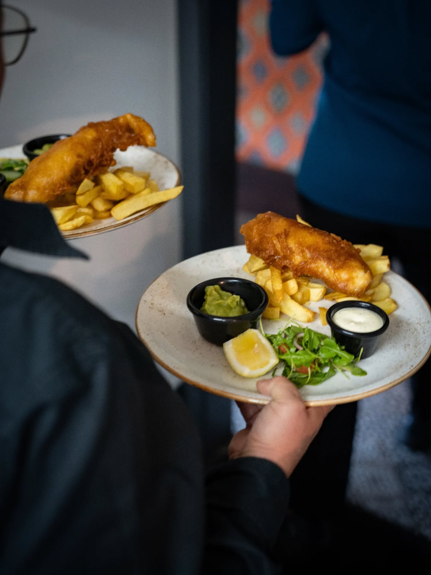 Fresh from the kitchen, served with a smile 🙌 Who’s craving fish & chips?
#caponesgalway #galway #restaurantgalway