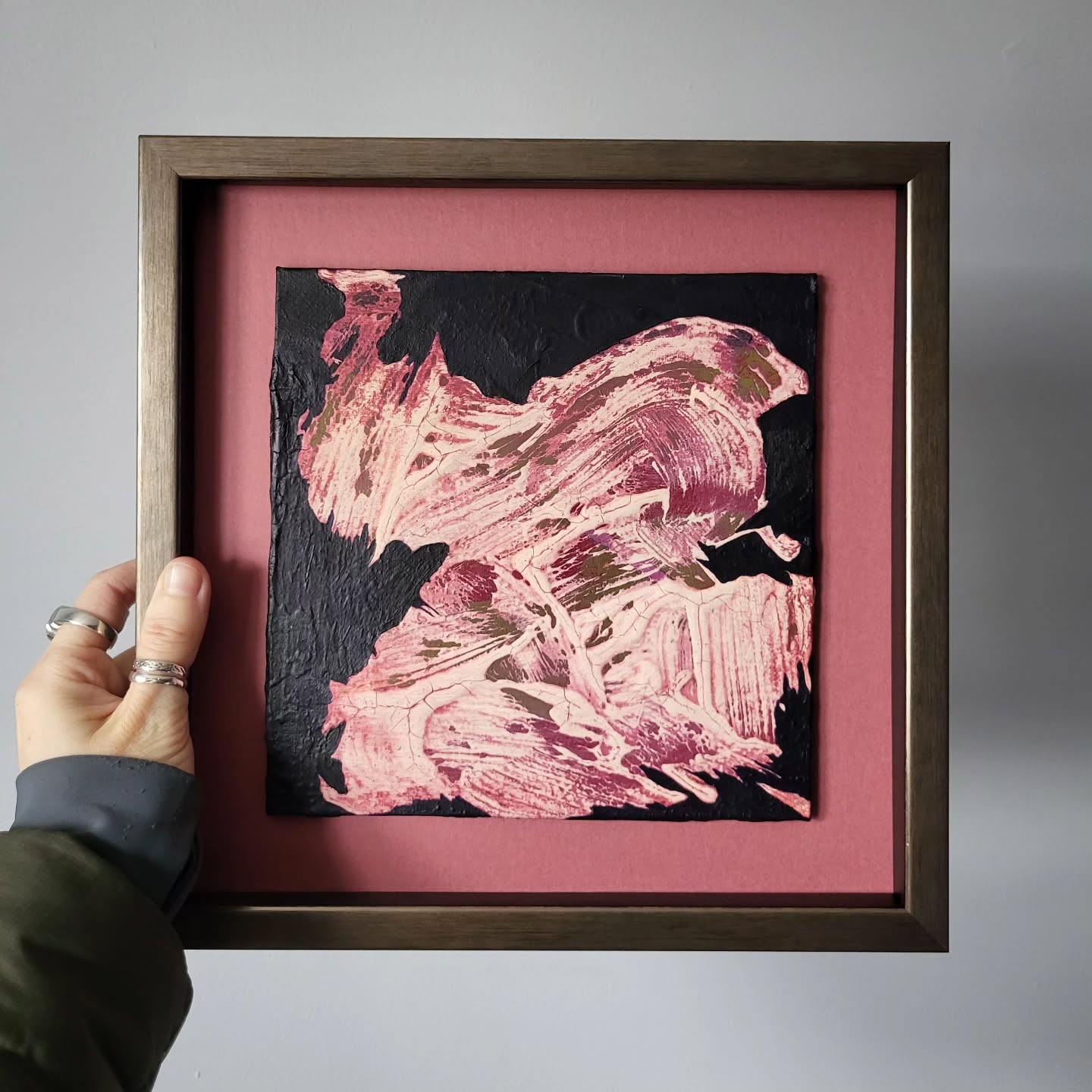 @theframeroom10 have went and done it again 👌 absolutely fab job thank you 😊 i get so excited picking these up from the framers!
What do you guys think of this combo?
#abstractart #abstractartist #belfastartist #framedart #smallpainting #pinks #walldecor #interiordesign #wallart #texturedart #art