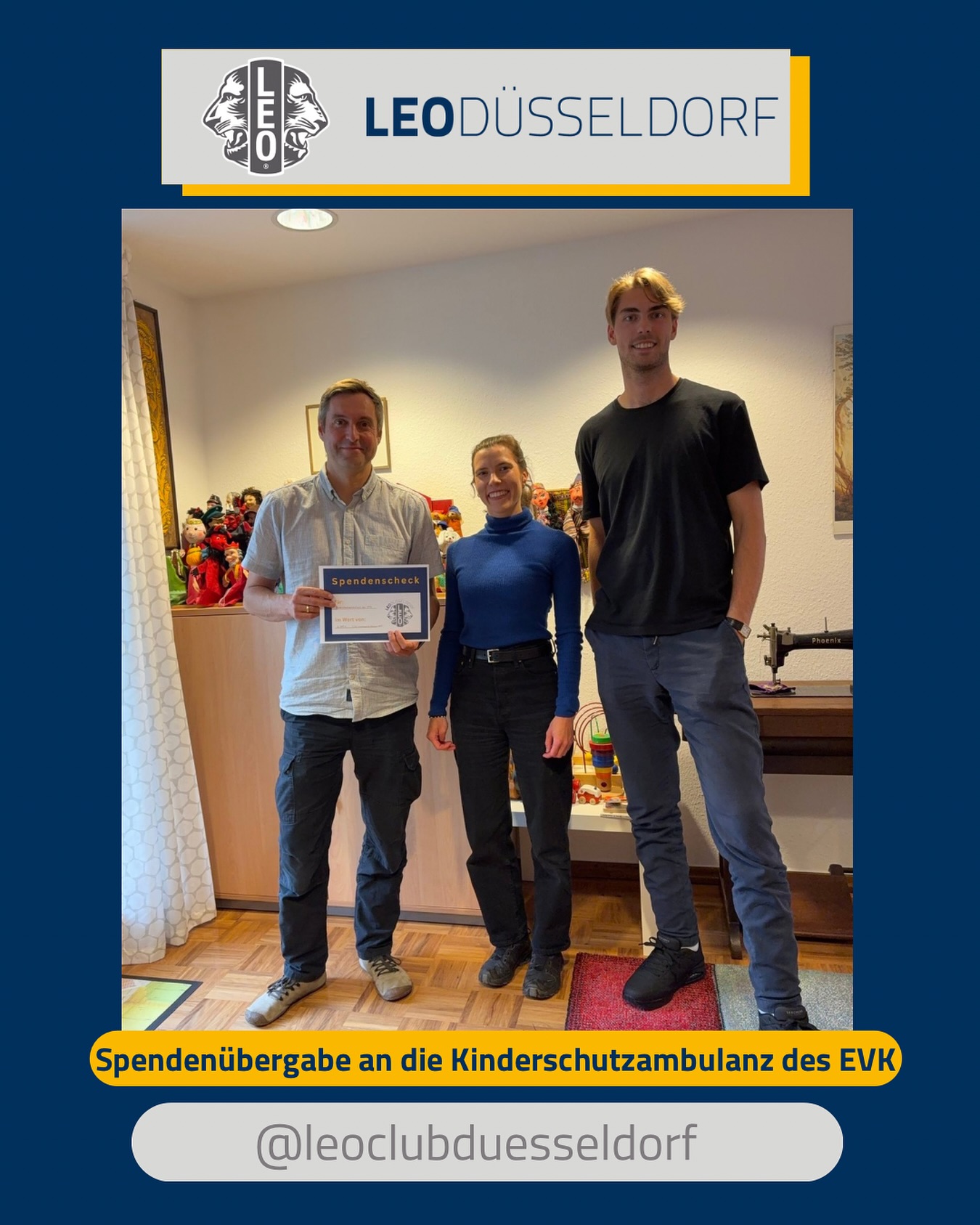 • Spendenübergabe an die Kinderschutzambulanz 💰 •
anlässlich unseres erfolgreichen Charity Comedy abends im Juni, konnten wir diese Woche stolze 2700 € an die Kinderschutzambulanz des EVK überreichen. Sophia und Henrik waren am Dienstag dort, um den Check zu übergeben. An dieser Stelle noch einmal vielen lieben Dank an alle Teilnehmenden des Abends und die vielen gesammelten Spenden - ohne euch, wäre das nicht möglich gewesen. Großen Dank auch nochmal an den LC Rhenania, der 1.000 € dazu gesteuert hat. Das wird wohl nicht die letzte Aktion geblieben sein! 👏
#charitycomedyabend #kinderschutz #spende #spendenscheck #lionsclub #leoclub #leoclubdüsseldorf #lionsdüsseldorf #activity #comedy #björnvonmorgenstern #mareikerichter @bjornvonmorgenstern @mareikerichter_