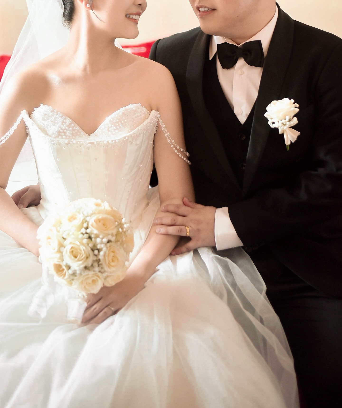 When our eyes met, the whole world faded, and only love remained.
The Wedding of @gladyscallista & Husband
Discover how flowers can tell your story ✨
📍 Medan | WhatsApp +62 853-8387-6801
💌 thekimsgardenia@gmail.com
🌎 www.thekimsgardenia.com
#weddingbouquets #bridalbouquets #medanflowershop #floristmedan #lovestory