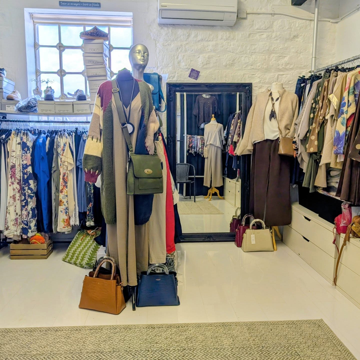 #studio Open Saturday 10-2pm
Unit 7
St Johns Craft Unit
Bacebridge Heathย
Caistor Driveย
Lincolnย
LN4 2TA
(Turn Left at the bottom of the road we are up the stairs)
๐