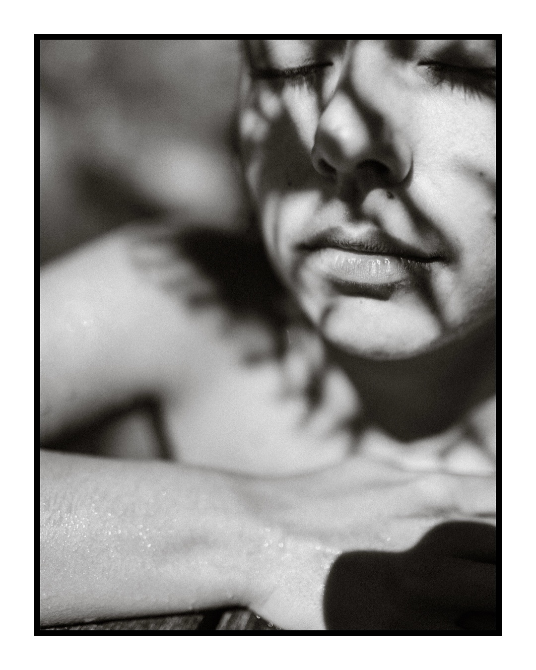 Pure beauty in her breath✨
@montse.ancestra ❤️
#pure #beauty #feminity #lafemme #abstract #shadowsandlight #garden #bloom #radiance #timeless #artisticphotography #flowers #