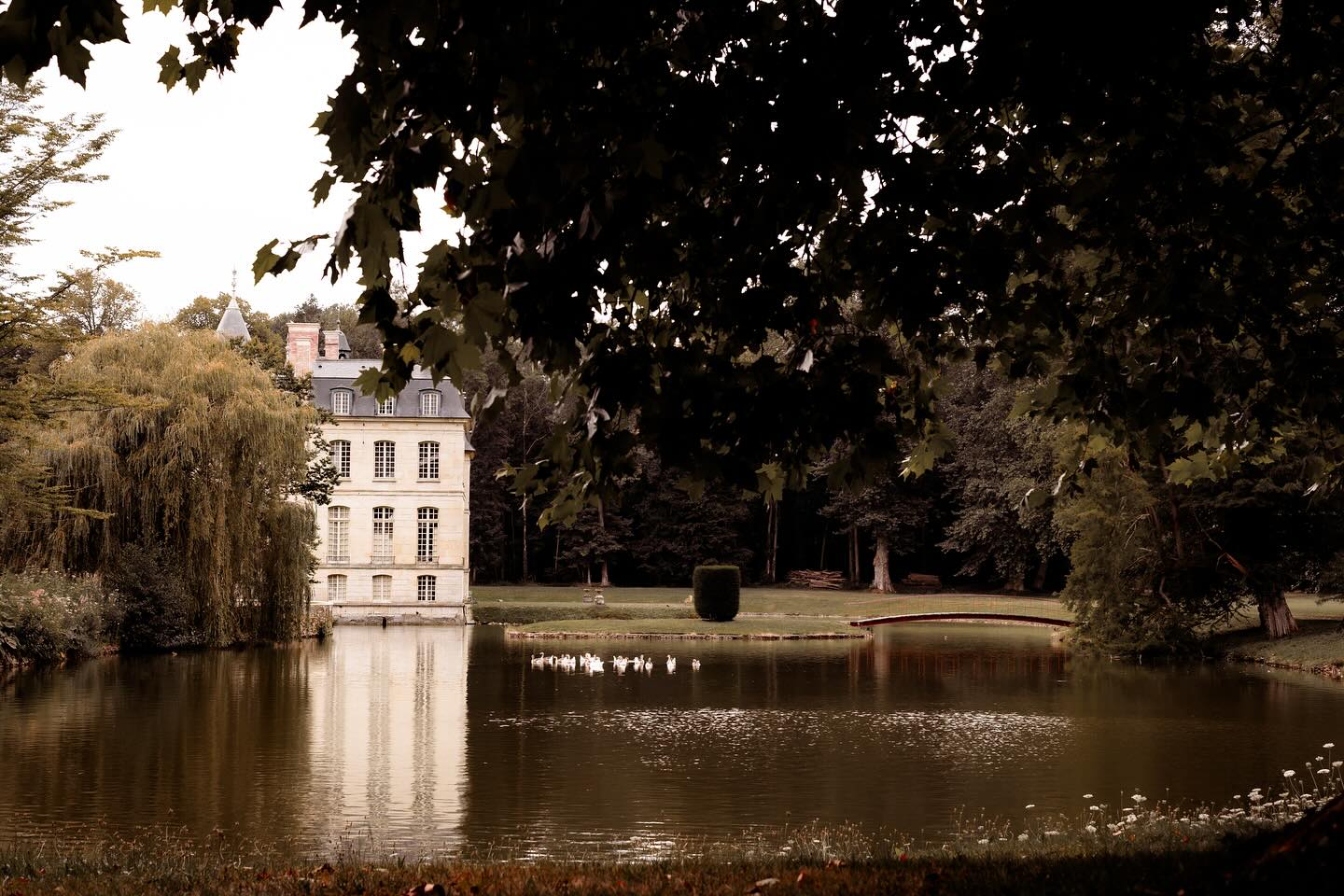 Le joli château du @domaine_de_verderonne 🏰
📸 Elodie.B - Photographie
Photographe basée en Seine-et-Marne & IDF.
Mariage, Maternité, Naissance & Famille.
🌐 www.elodiebphotographie.com
@elodie.bphotographie
elodie.b-photographie@outlook.com
#photographe77 #photographeseineetmarne #photographeiledefrance #photographemariage #photographemariage77 #photographematernite #photographematernite77 #photographegrossesse #photographegrossesse77 #photographeparis #shootinggrossesse #shootingbebe #shootingnaissance #shootingnaissance77 #shootingmaternite77