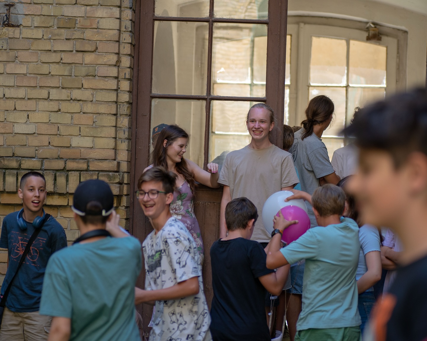 📬Pohľadnice z Leta na Fajnorke🔩 Aj tento rok sa na našej škole uskutočnil tradičný tábor Leto na Fajnorke. Žiakom základných škôl priniesol jedinečnú príležitosť nahliadnuť do sveta techniky, vyskúšať si prácu s technológiami a bližšie spoznať prostredie našej strednej školy.🤹♀️ Veľmi si vážime kreativitu a nadšenie všetkých účastníkov, ako aj pomoc našich žiakov a absolventov. Už teraz sa tešíme na ďalší ročník a nové stretnutia!🟧⬜️🟧⬜️#somfajnorak #fajnorka #spss #strojarina #strojar #technika #engineering #mechanicalengineering #inzinier #letnytabor #pohladnice #zakladnaskola #strednaskola #technika #bratislava