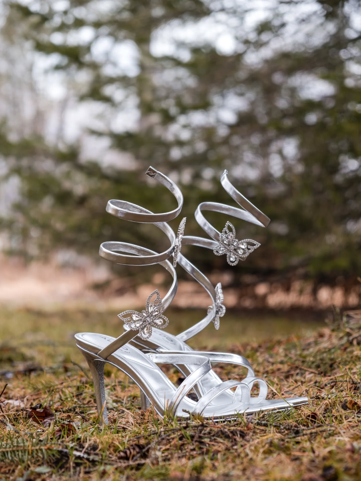 Preparations are always a good moment to have fun and release the pressure.
Try to keep time for yourself and your loved ones to enjoy and spend quality time together because the day goes by very very quickly.
--------------
Les préparatifs sont toujours un bon moment pour s'amuser et relâcher la pression.
Essayez de garder du temps pour vous et vos proches afin de passer du bon temps ensemble, car la journée passe très vite.
@beantownreceptions
@christinemarc50
#weddingontario #ottawaweddingphotographer #ottawawedding #beantown #loveofmylight #mariagegatineau #photographemariage