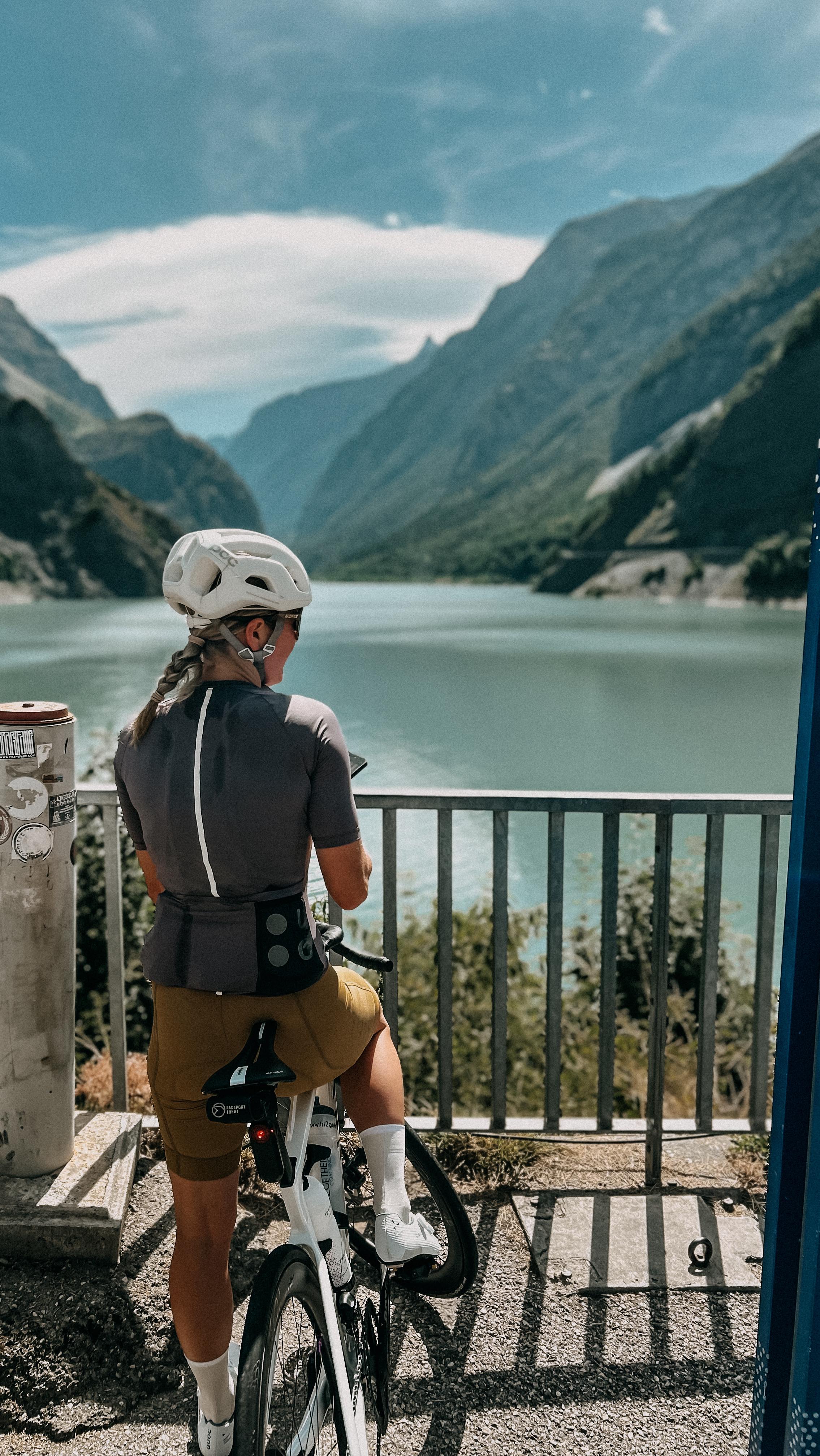 Upsy daisy 🤭
#downhill #cycling #roadbike #qom #strava #femalecyclist