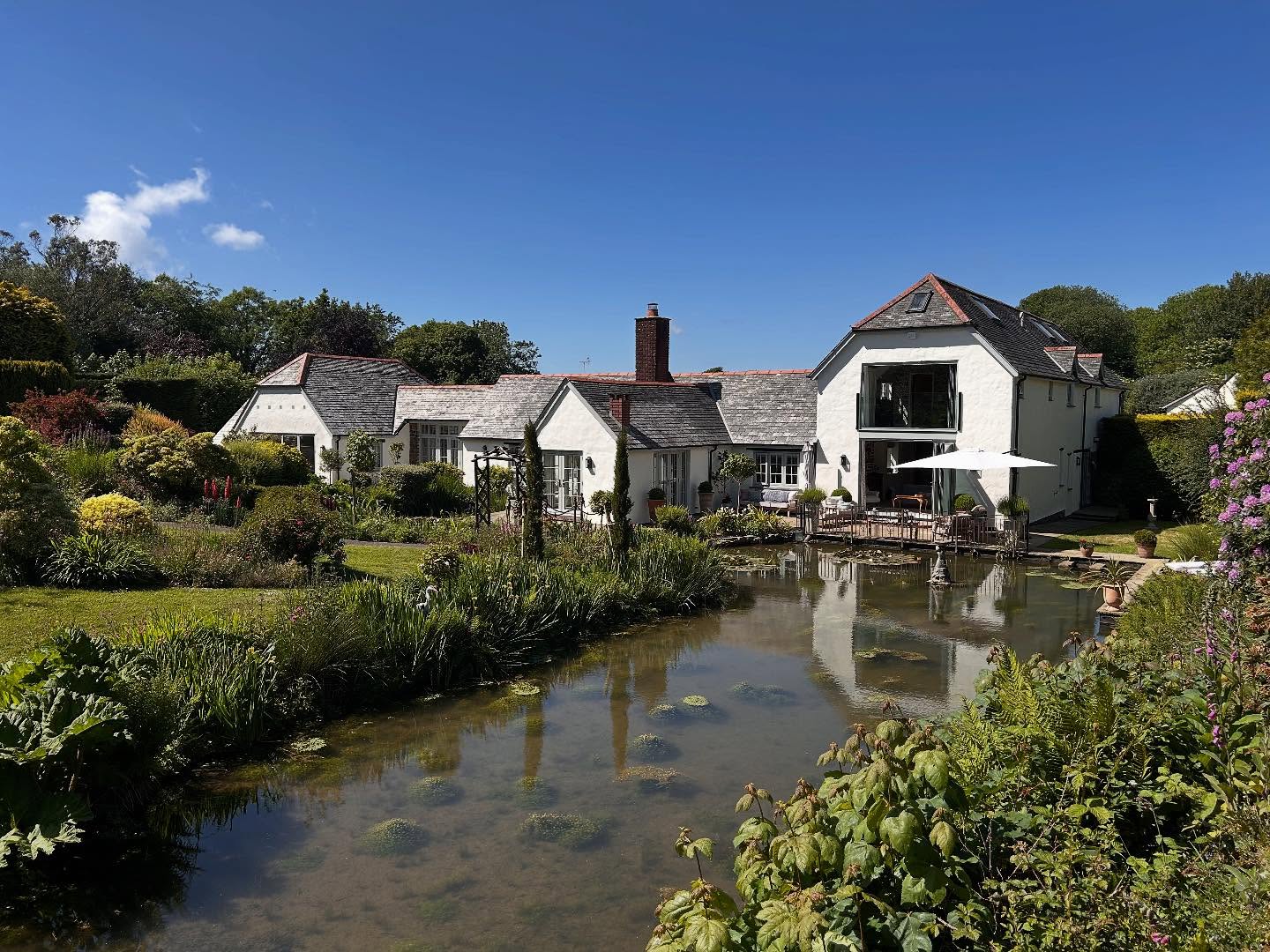 Delighted for the client and team to be nominated for an LABC award for a high specification refurbishment to a large existing property in Kings Heanton. A pleasure to work with the local authority building control team and Jason Lovelock contractors to excel building control standards and achieve a very high standard of finish on the project.
#labcawards #luxuaryhome #northdevonarchitects
