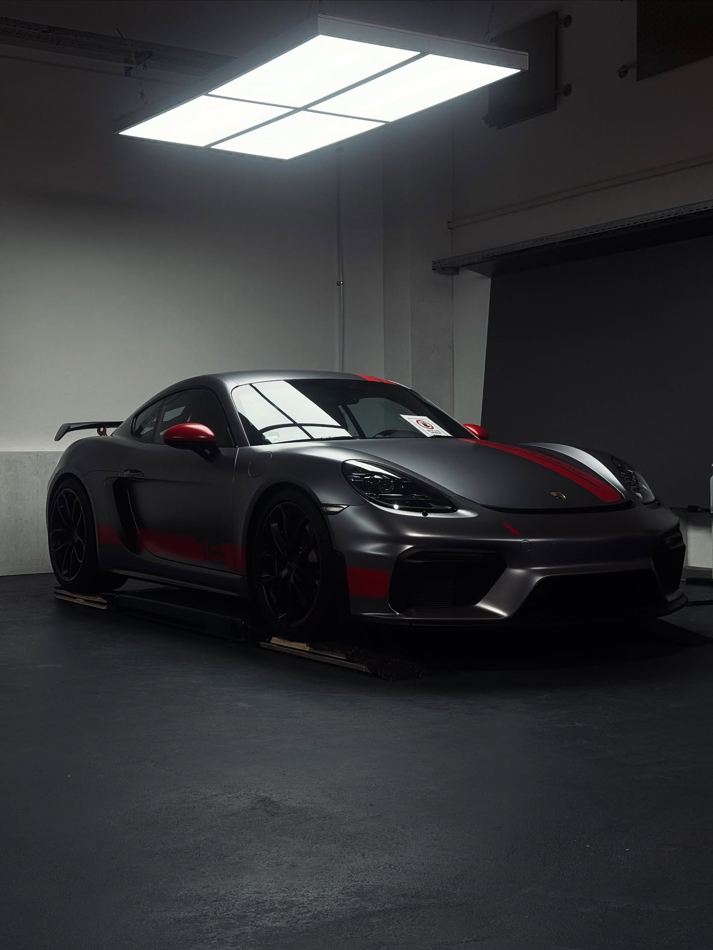 Porsche GT4 „Sports Cup Edition“ – a car that doesn’t just drive, it makes a statement.
Finished in elegant matte grey with striking red accents and protected with XPEL Stealth from Wrapness, further enhanced with a ceramic coating and rim protection: pure exclusivity meets uncompromising performance.
#porsche718gt4 #sportscupedition #xpelstealth #mattgrey #carprotection #wrapness