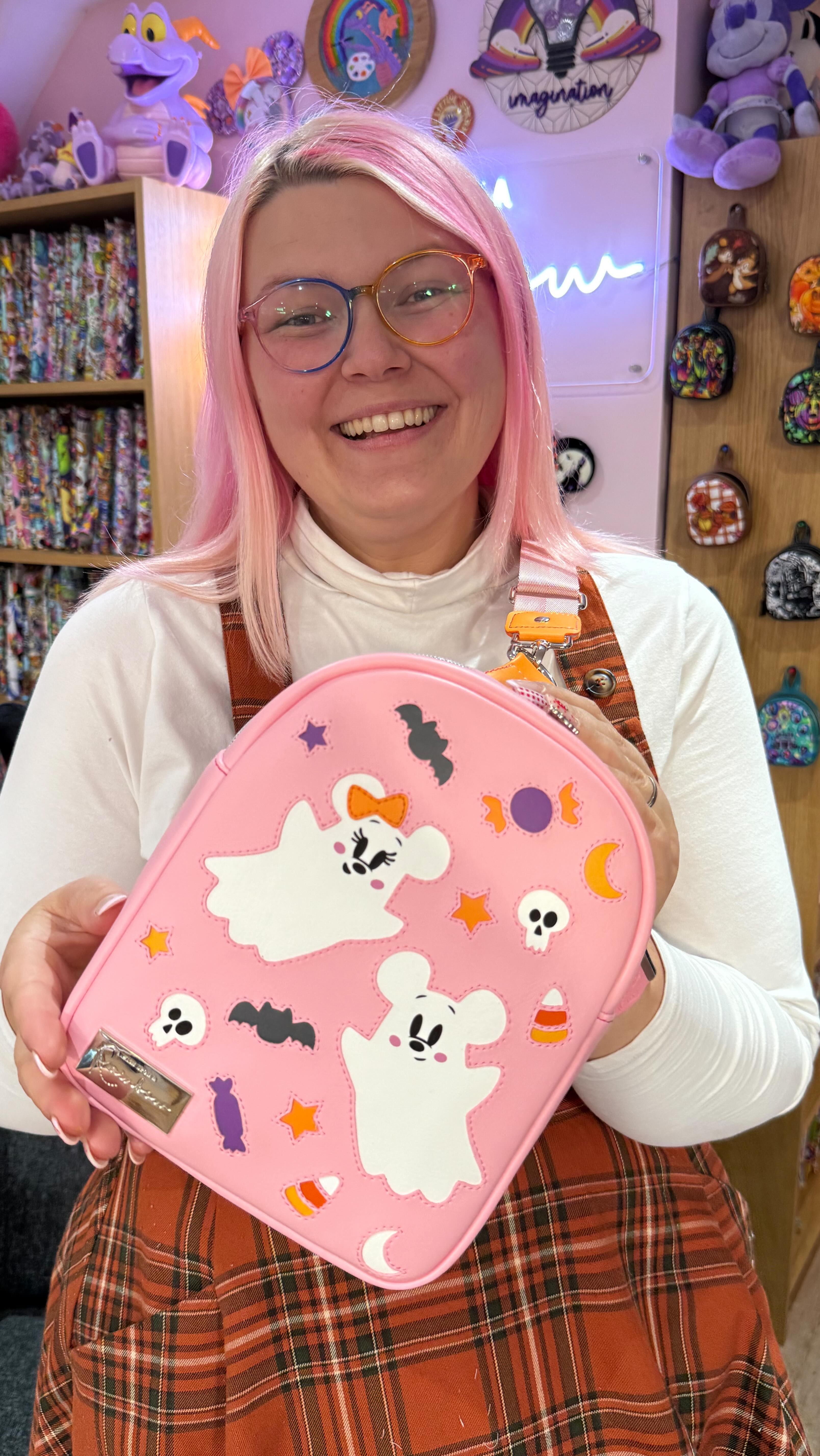 Come spend a relaxing afternoon designing and sewing a new pink Halloween bag with me 🥰 I’d love to know what you think of probably one of the more surprisingly complicated bags I’ve made so far this year!
#halloween #spoopy #sewwithme #howitsmade