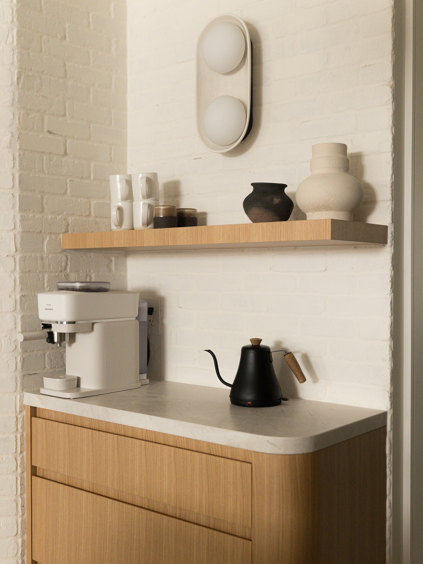 This coffee corner moment ☕️
Design: @valmeghoryinteriors
Photo by: @dhorvathphotography
#kitchendesıgn #cabinetry #kitchendecor #coffeeholic #design