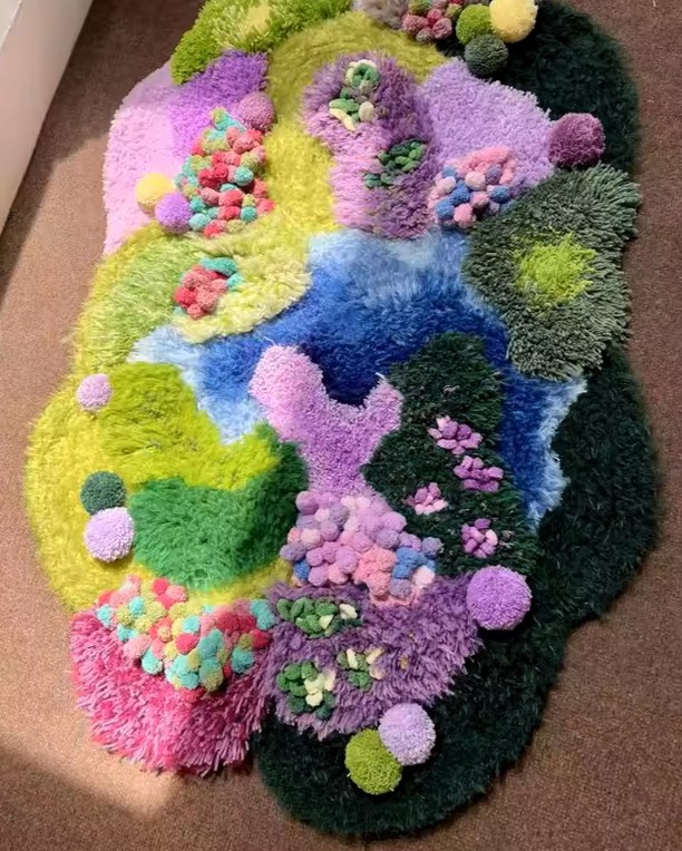 When your carpet’s giving ✨beige energy✨… throw down a purple moss rug and call it therapy 💜