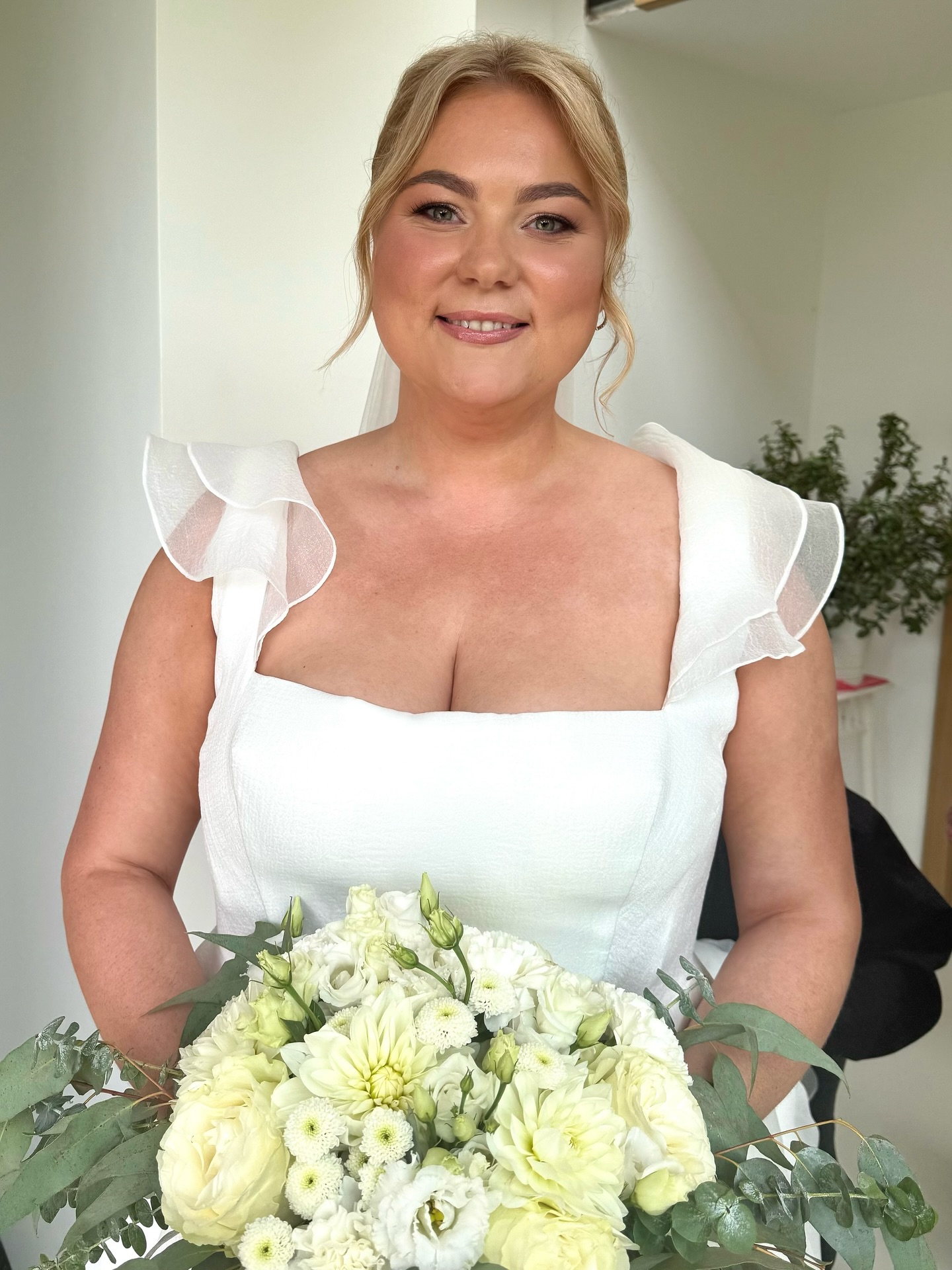 EMILIE🤍👰🏼♀️ My beautiful soft glam bride Emilie✨ Who had the most stunning green eyes!! Using pink tones to really make them pop whilst creating definition on the lashes to really give depth!! We kept everything the same from her bridal preview just with a little more touch of glam!! Taking her look to the next level whilst still feeling like herself 🫶🏻
I love how even though we went a little more glam it can still be done in a subtle, understated yet enhancing way🫶🏻
Emily and her girls were an absolute joy to glam. Of course not forgetting my lovely @makeupbyanniemarie - I would not have been able to do it without your help!! 10 makeups between us with extra time spare for the girls to have a mini rehearsal!! ✨✨
Hair by the lovely @hairby_summerlangton 🤍 Who not only delivered fab hair but bought all the good vibes ✨