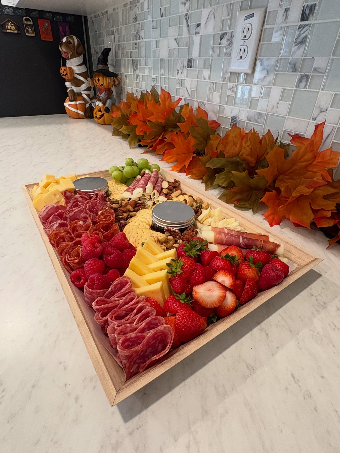 ✨ Charcuterie Board ✨
Perfect for gatherings of 10–15 people. A mix of artisan cheeses, Italian charcuterie, fresh fruits, and gourmet extras beautifully arranged to enjoy and share.
Cheese
Gouda
Manchego
Triple cream cheese
Charcuterie
Prosciutto
Italian Coppa (dry cured pork shoulder)
Salame Toscano (fennel salami)
Pepperoni
Fruits
Strawberries
Raspberries
Green grapes
Extras
Almonds
Pecans
Pistachios
Brazil nuts
Round crackers
Mozzarella sticks wrapped with salami
Mozzarella sticks wrapped with prosciutto
Strawberry jam
Olives
Crafted with love in Miami 🧡 Perfect for events, celebrations, and special moments.
#charcuterieboard #charcuteriemiami #miamievents #grazingtable #cheeseboardsofinstagram #miamicatering #foodstyling #luxurycatering #eventcateringmiami #charcuterieart #grazingboard