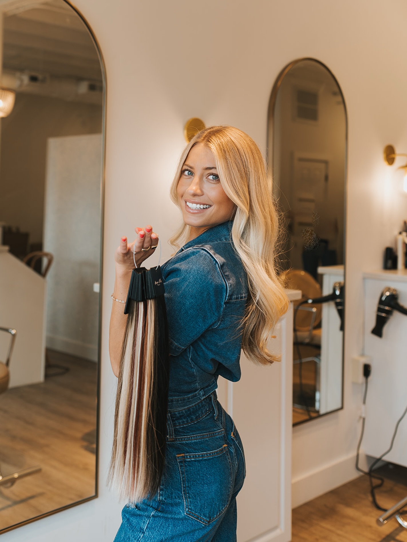 ‘Tis the season for longer and fuller hair ✨
Book your extension consult with @colorbyem_ through the link in our bio