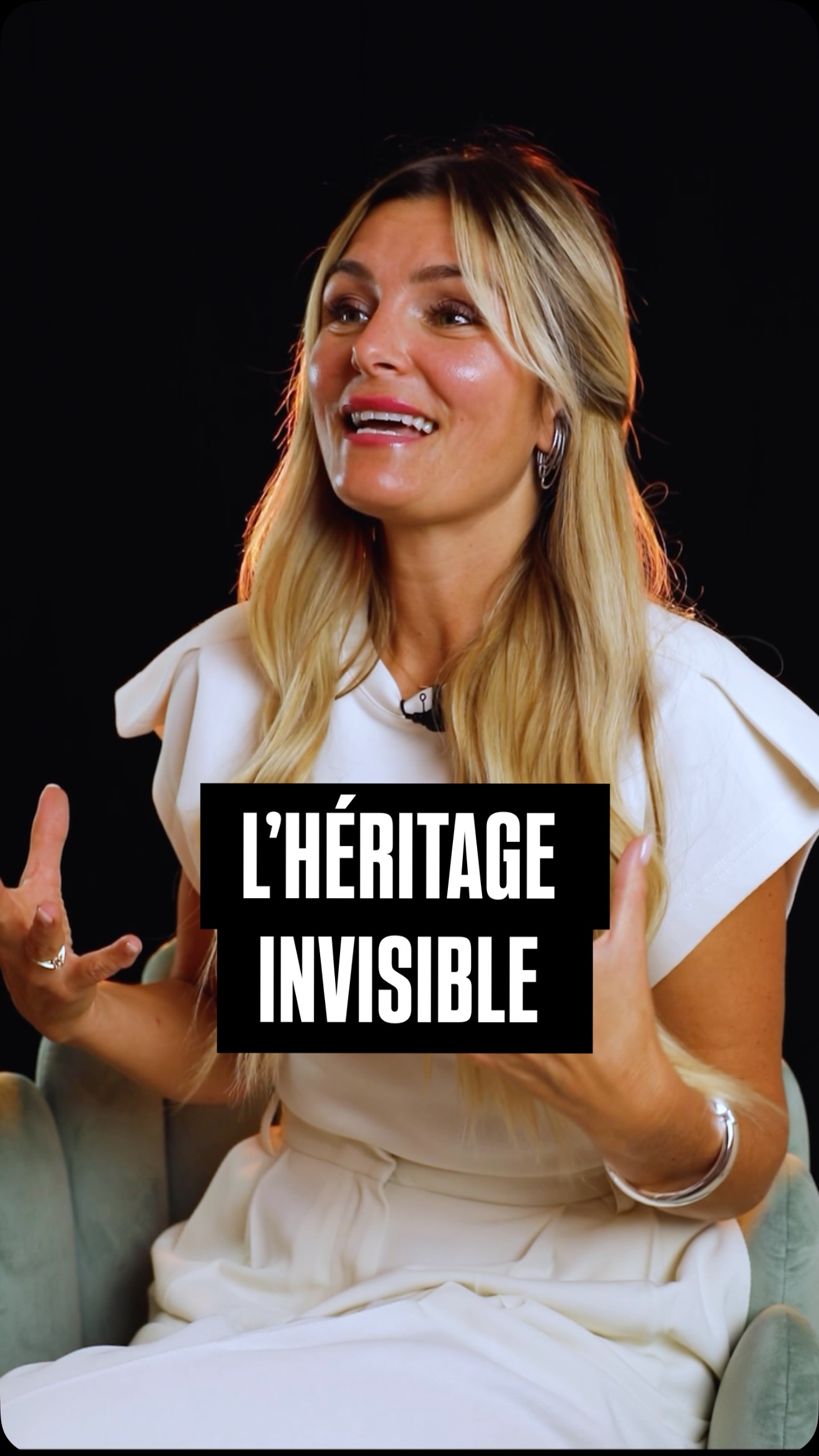 👀 On n’hérite pas que des yeux ou du sourire de nos parents… il y a aussi un héritage INVISIBLE! 🧳Un bagage fait de FORCES, de DONS, parfois de PEURS, de BLESSURES…
Devenir adulte, c’est apprendre à « faire le tri » dans ce que nos parents nous ont légué ✨Garder ce qui nous ÉLÈVE et mettre de côté ce qui nous FREINE.
👉 Tu sais déjà ce que tu aimerais garder, et ce que tu voudrais laisser de côté ?
#constellationsfamiliales #psychogénéalogie #dévperso #psycho