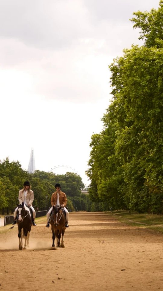 An exclusive equestrian experience – explore London from the saddle
⠀
Enjoy a private guided ride through Hyde Park, enhanced with refined details, equestrian touches, and quiet moments of luxury – designed to bring balance, ease, and a slower rhythm during your stay at @mo_hydepark
⠀
📌 Offer includes:
⠀
▪ Private one-hour riding lessons for two at Hyde Park Stables;
▪ A full English breakfast for two, served either in the restaurant with views across Hyde Park, or in the comfort of your room or suite;
⠀
▪ GBP 100 spa credit, redeemable towards your choice of treatment at The Spa, to restore balance and wellbeing during your stay;
⠀
▪ Curated equestrian-themed amenities, designed to enrich your stay and leave a lasting impression of your time in the saddle;
⠀
▪ A keepsake, bespoke map of Hyde Park highlighting your ride route, designed to be taken home as a lasting reminder of your journey through the park.
⠀
❗ Bookings for The Spa and the horse-riding experience at Hyde Park Stables must be made at least 7 days before arrival
⠀
➡️ Get in touch with our Luxury Travel Specialists on +44 746 786 23 53 | reservations@serenitymiles.com