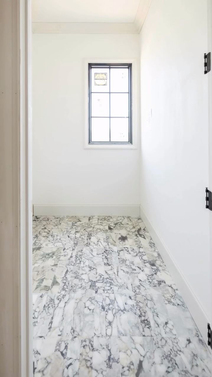 The walls are bare, the floors unfinished…but the vision is already alive. A little behind-the-scenes peek at what’s to come for the November @vestahomeshow〰️the transformation will be worth the wait
Photography by @jennifer.saltsman.photography
#InteriorDesign #CustomHomeDesign #ShowHome #VestaHomeShow