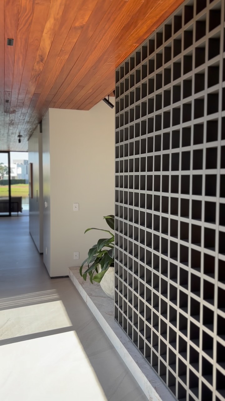 Casa Ilhas em Eldorado do Sul, RS BRA.
#landscape_lovers #modernhomes #ModernArchitecture #ArchitecturalDesign #galeria733 #escadas #interiordesign #inyerior #paisagismo #fachadas
contato@galeria733.com.br
____________________________________________
GALERIA 733