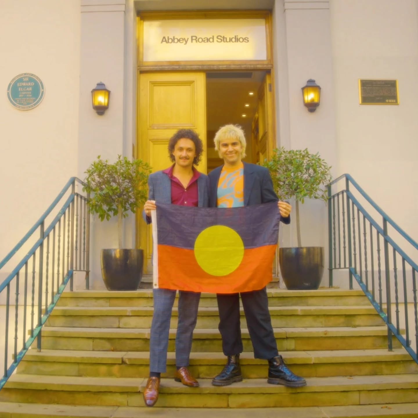 "An album that will easily be considered an Australian classic in the coming years, 'Breaking Into Heaven' transcends traditional binaries that have been thrust upon First Nations music, rock music, and Australian indie bands."
Eead our thoughts on @selvemusic 's sophomore album, 'Breaking Into Heaven', out everywhere today! Link in bio for more 💙
✏️: @charlieintherain
📷: @joshtate_
🫶: thanks to @spcl.intrst
#selve #breakingintoheaven #ausmusic #newalbum