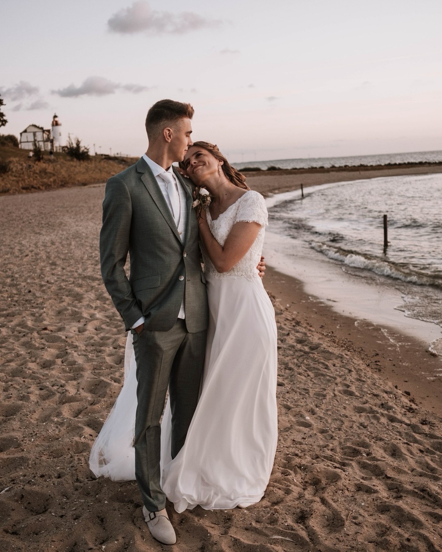 Lovers at sunset🌊❤️🔥
.
.
.
.
#bruidsfotografie #trouwfotograaf #trouwfotografie #bruiloftfotograaf #bruiloftsfotograaf #fotograafbruiloft #bruiloftfotografie