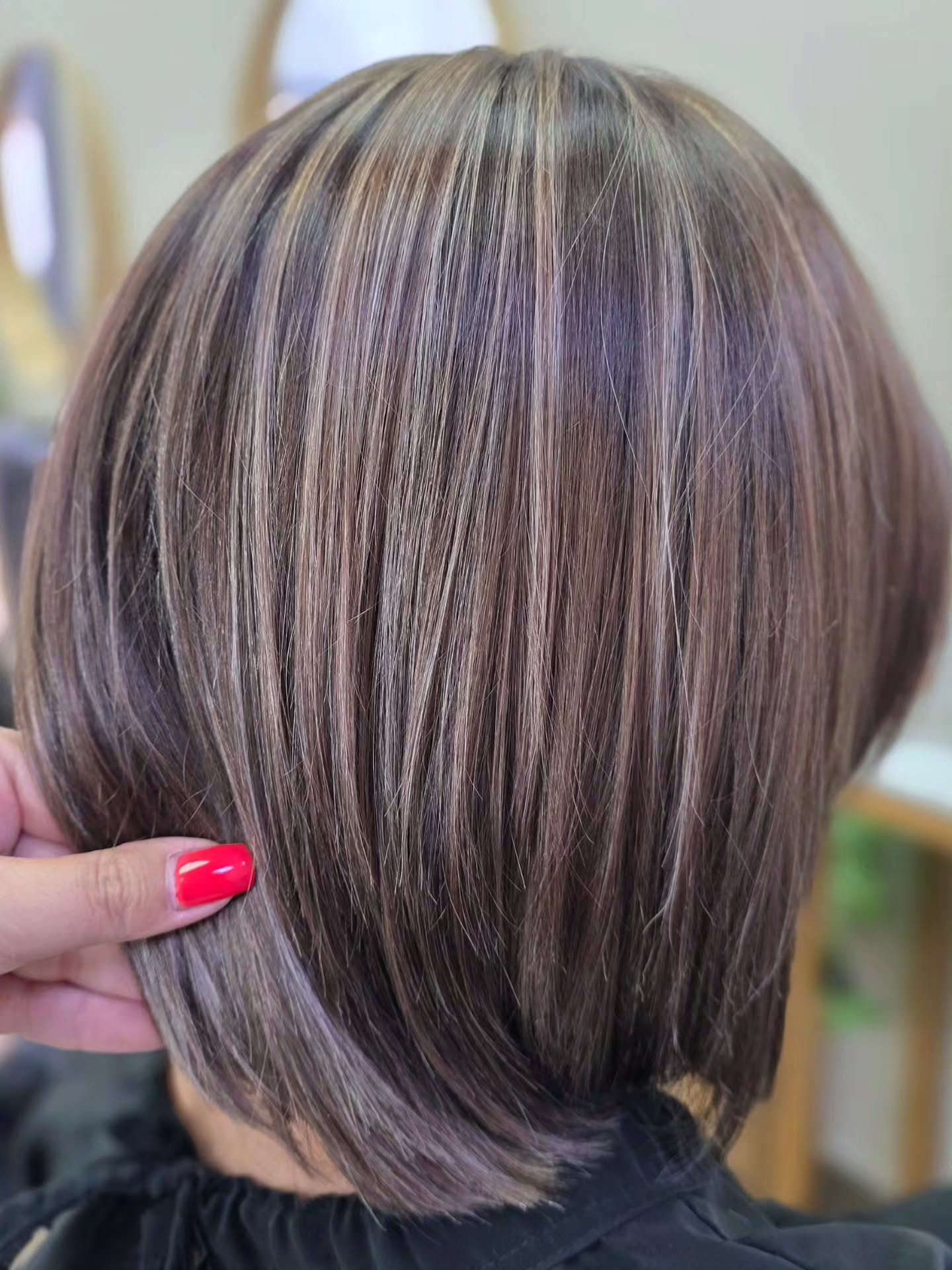 🔥 Transformation couleur 🔥
👉 Avant : un cuivré fatigué (ancien rouge éclairci)
👉 Après : un brun glacé lumineux avec de jolis nuances et reflets froids ✨
Résultat : une chevelure brillante, moderne et pleine de profondeur 💇♀️
Vous aussi, dites adieu aux couleurs ternies et retrouvez une coloration élégante et tendance 🌟
📍 L’Esprit Coiffure
18 rue Victor Hugo Noyelles-Godault
📅 Sur rendez-vous
📲 Contact : www.espritcoiffure.fr
#LespritCoiffure #HairTransformation #AvantApres #NouvelleCouleur #BrunGlacé #ColorationCheveux #HairGoals #HairInspiration #CoiffureFrance #SalonDeCoiffure #BrillanceCheveux #CheveuxSains #CoiffeurFrance #HairCare #HairLove #CouleurCheveux #TransformationCapillaire #CoiffureTendance #keune #semicolor