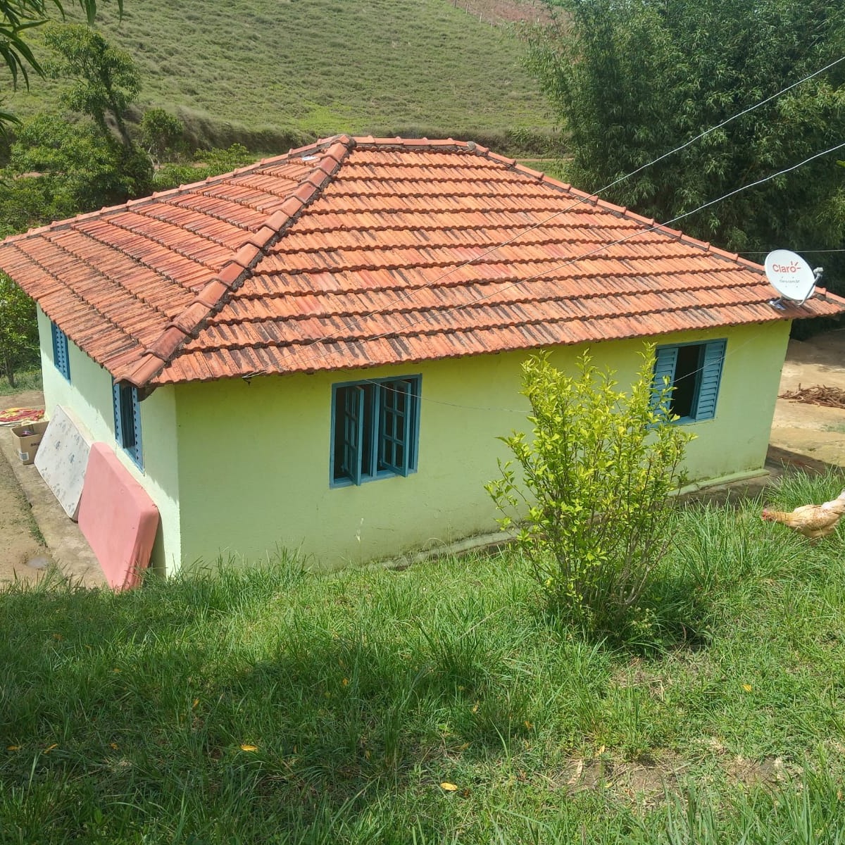 CHÁCARA DE 1.500M² COM DUAS CASAS EM DELFIM MOREIRA.
Maravilhosa chácara de 1500m² em Delfim Moreira, MG, com duas casas prontas para morar!
Desfrute de um refúgio único com duas residências charmosas em um terreno amplo de 1500m². A propriedade oferece o conforto da água encanada e a tranquilidade de um córrego que atravessa o terreno. Perfeita para moradia.
R$: 170.000,00