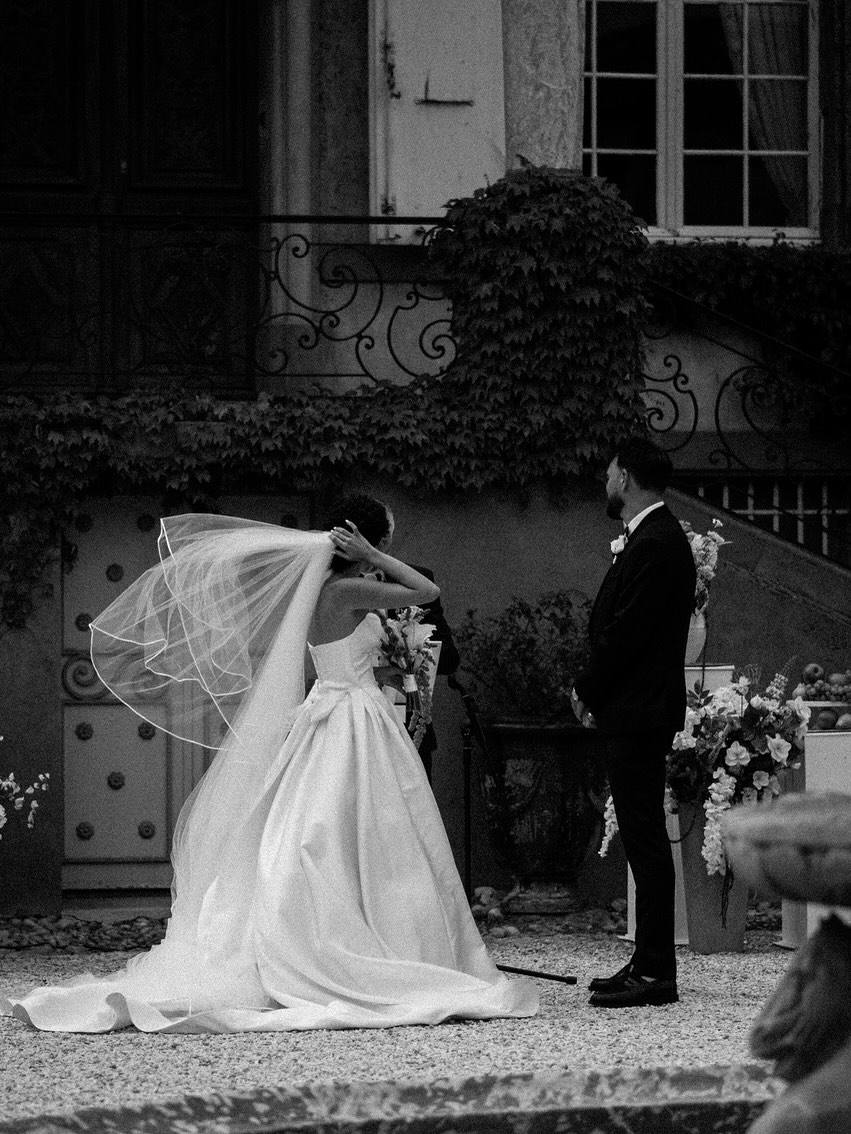 Des années que je rêve de photographier un mariage au magnifique @chateaudeparaza tellement hâte de vous partager quelques clichés de ce mariage incroyable! En attendant petite sélection de détails en noir & blanc 🤍
Thank you Tiffany & Craig for this magical weekend.
.
Venue @chateaudeparaza
Makeup @mireyaharris
Hair @julielescoquettes
Flowers @l_atelier_fleur_d_o
Video @wildsilkvisuals