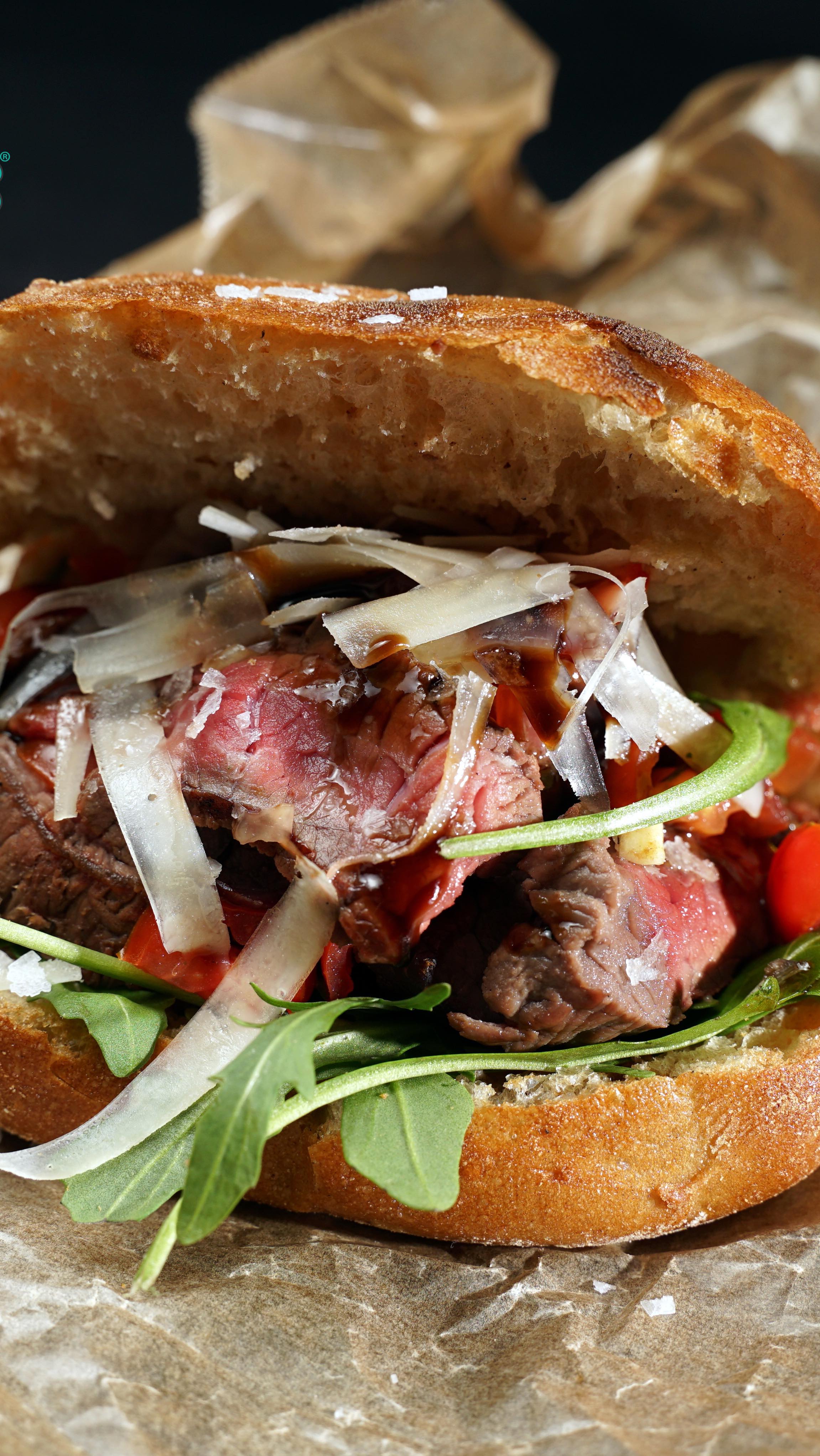 Catering Time mit unserem Kaventsmann 😍🥳
Frisch gebacken, herzhaft & perfekt fürs nächste Event.
Die Brötchen sind nicht nur ein Hingucker – es duftet nach Handwerk & Liebe Danke liebe @baeckerei_kries 🥖💙
👉 Wer bekommt den ersten Burger? 🥩🍔
#CateringTime #Kaventsmann #FrischGebacken #Foodie #Brotliebe