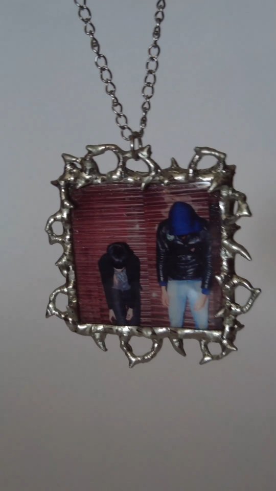 Crystal Castles Necklace 𖦹꧂
Available on feluriandoll.com ✫ Link in bio ✫
#handmadejewelry #crystalcastles #jewelry #soldering #handmade