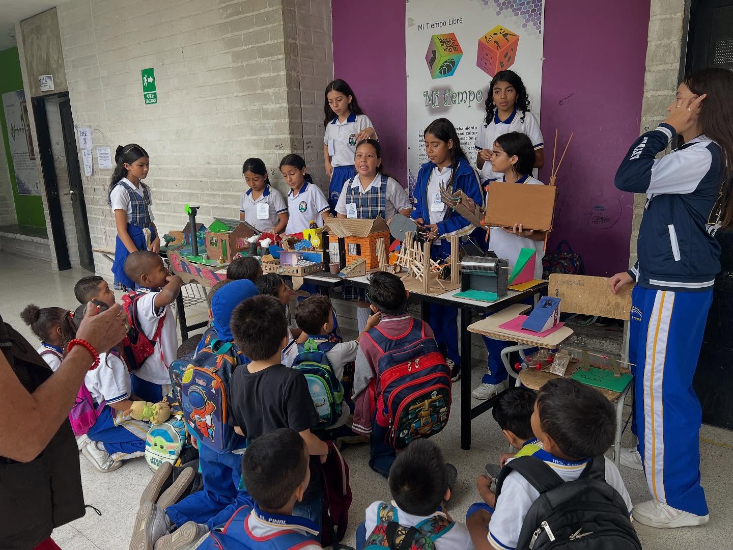Jornada de la Tarde disfrutado de la feria ciencia, tecnología, arte, cultura y emprendimiento