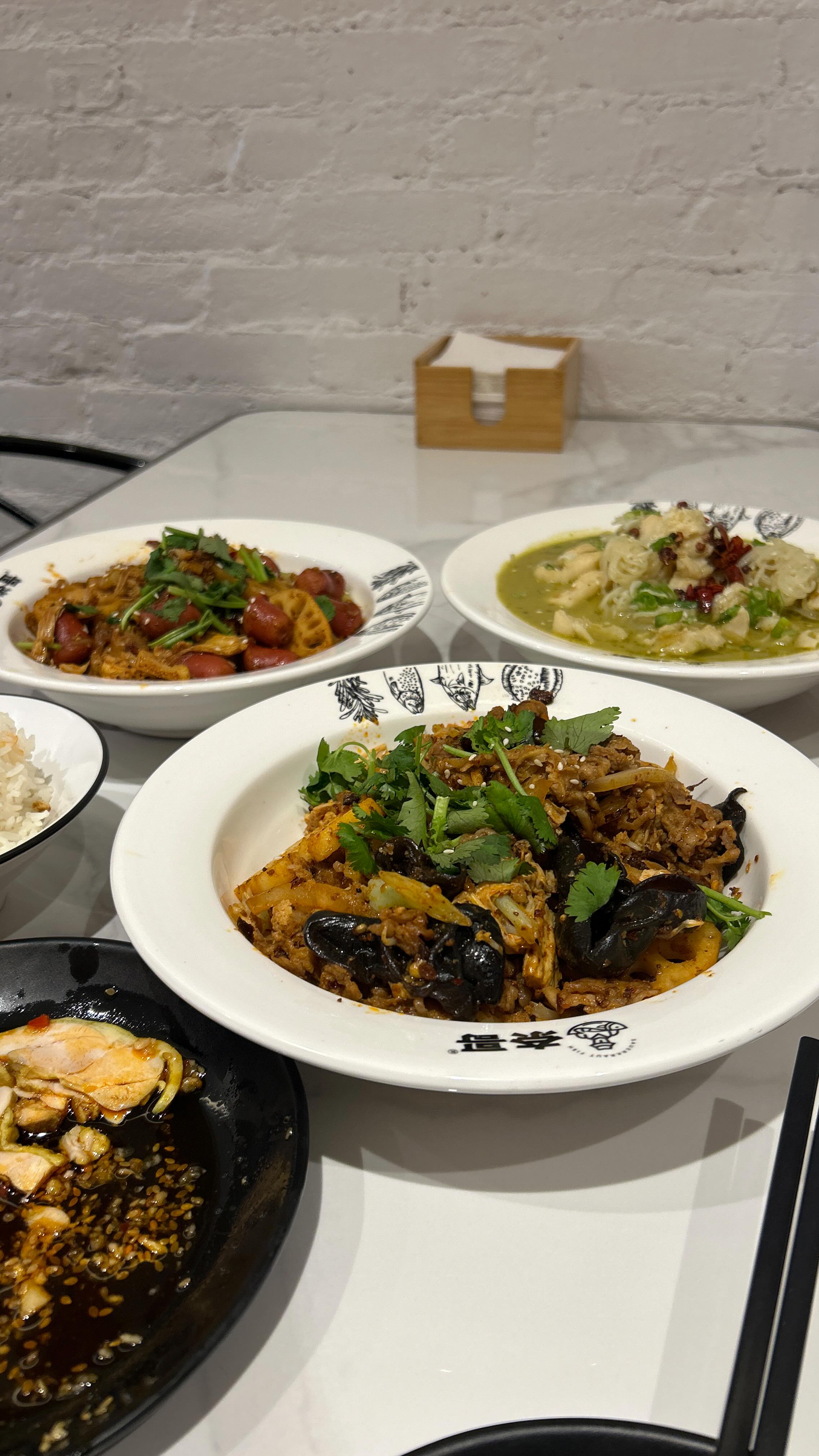 New Hidden Gem for Hot Pot and Dry Pot lovers located near Times Square!
➡️ Nai Brother Sauerkraut Fish 奈哥酸菜魚 (Times Square)
📍 654 9th Ave, New York, NY 10036
📝 Nai Brother Sauerkraut Fish is a new restaurant famously known for its Szechuan-style Sauerkraut fish. They have a variety of Hot pot and Dry pot dishes, with additional toppings and different spice levels to match your tastes.
🍽️ Everything we got at Nai Brother:
🐟 Naige Chinese Sauerkraut Fish (+Konjac Noodles)
🐄 Sliced Fatty Beef Pot
🍖 Omasum Pot (+ Mini Sausages & Tofu Skin)
🦐 Salted Egg Yolk Shrimp Ball
🍗 Steamed Chicken With Chili Sauce
🥭 Mango Crepe Cake
🏷️ @naibrother.timessquare @naibrothernyc #nyc #nyceats #nycfoodie #hotpot #drypot #mala #chinesefood #naibrothernyc