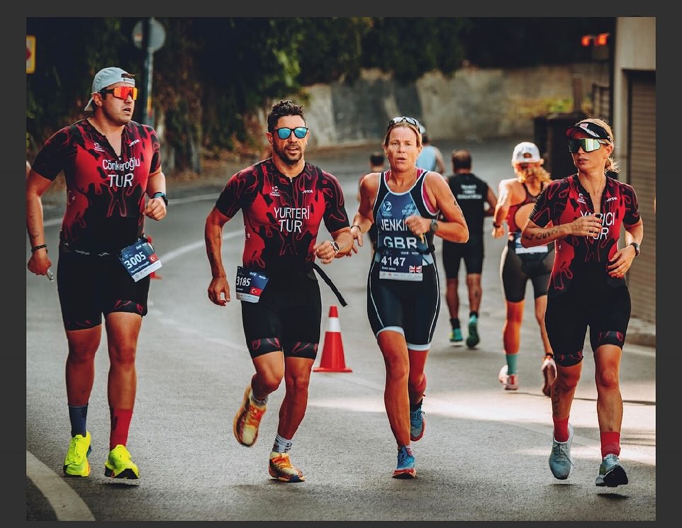 💥Throwback Thursday 💥
Throwback to last weekend at the European triathlon standard championships in Istanbul 💪🏽. Official photos have come through! 🤩
@emmaejej & @bills1954 looking like pros on the bike leg with emma soldiering on with one trainer & one bike shoe 👏🏼
Last pic proving that @emmaejej did in fact rack with two bike shoes 😜
HUGE WEEKEND OF RACING COMING UP AT IRONMAN 🇫🇷 & IRONMAN 70.3 🇬🇧… LET’S GO! ⚡️
💛💙🖤