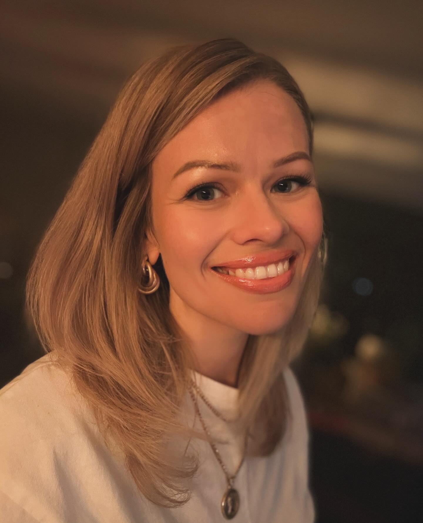 JULLIE ENTHOUSIASME MAKES MY HEART SMILE! ❤️
__________
Wauw, na amper één week zijn alle 70 plekjes van onze Launch Party op zaterdagavond ingenomen! 😍
Maar niet getreurd… Je kan je nog steeds inschrijven voor onze heerlijke brunch op zondag 19/10 om 11:00! 🥐🥂
Geen zin om alleen te komen? Neem gerust je vriendinnen, mama, tante of zelfs je hubby mee!
✨ What to expect ✨
• De grootste kortingen van het jaar
• Nieuwe Gift Sets & exclusieve acties
• Een spannend nieuwtje + sneak peeks van onze nieuwe praktijk
• Leuke giveaways, winacties & een selfcare-goodiebag
Samen vieren we ons vijfjarig bestaan, een gezellig moment dat je écht niet wilt missen! 🥰
👉🏻 Schrijf je snel in via de link in bio, want zondag zit ook bijna vol!
Veel liefs en tot snels,
Paulien.
__________
#dankbaar #verwennerij #vanmijvoorjou #schrijfjeinvia #linkinbio #plusbelle #launchparty #5jaarplusbelle #huidverbetering #huidverzorging #huidexpert #orthomoleculair #skincareevent #gezondehuid #straalvanbinnenuit #krachtigehuid #huidinstituut #holistischeskincare #goodiebag #oosterzele