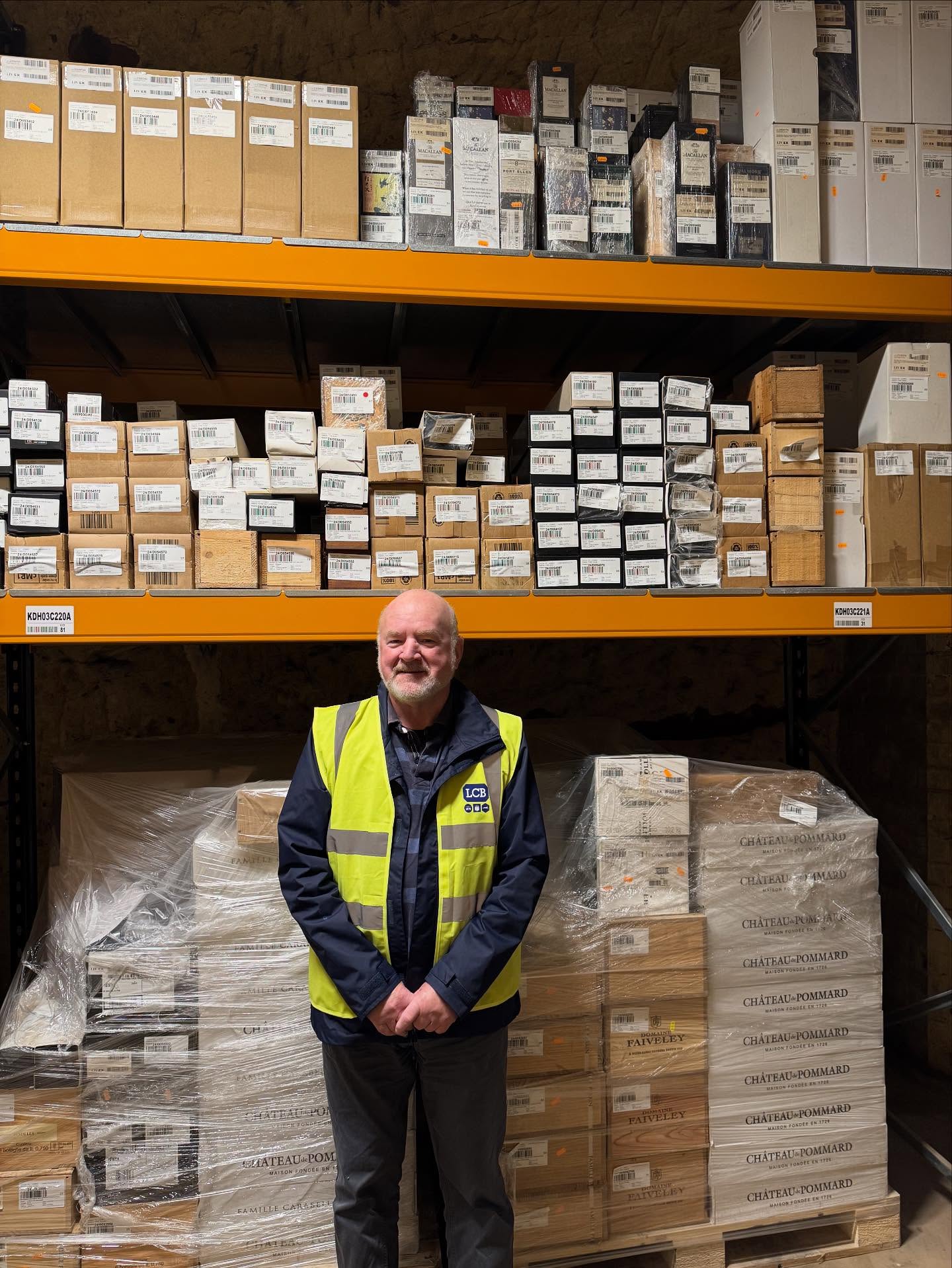 Keeping treasures safe 🔒✨ Our client’s prized collection is protected in our secure warehouse — preserved, not at risk of losing value at home. Ready to add to, or present at auction.
#safestorage #protectyourcollection #peaceofmind #smartstorage #securesolutions #whisky #rarewhisky #londonwhiskyvault