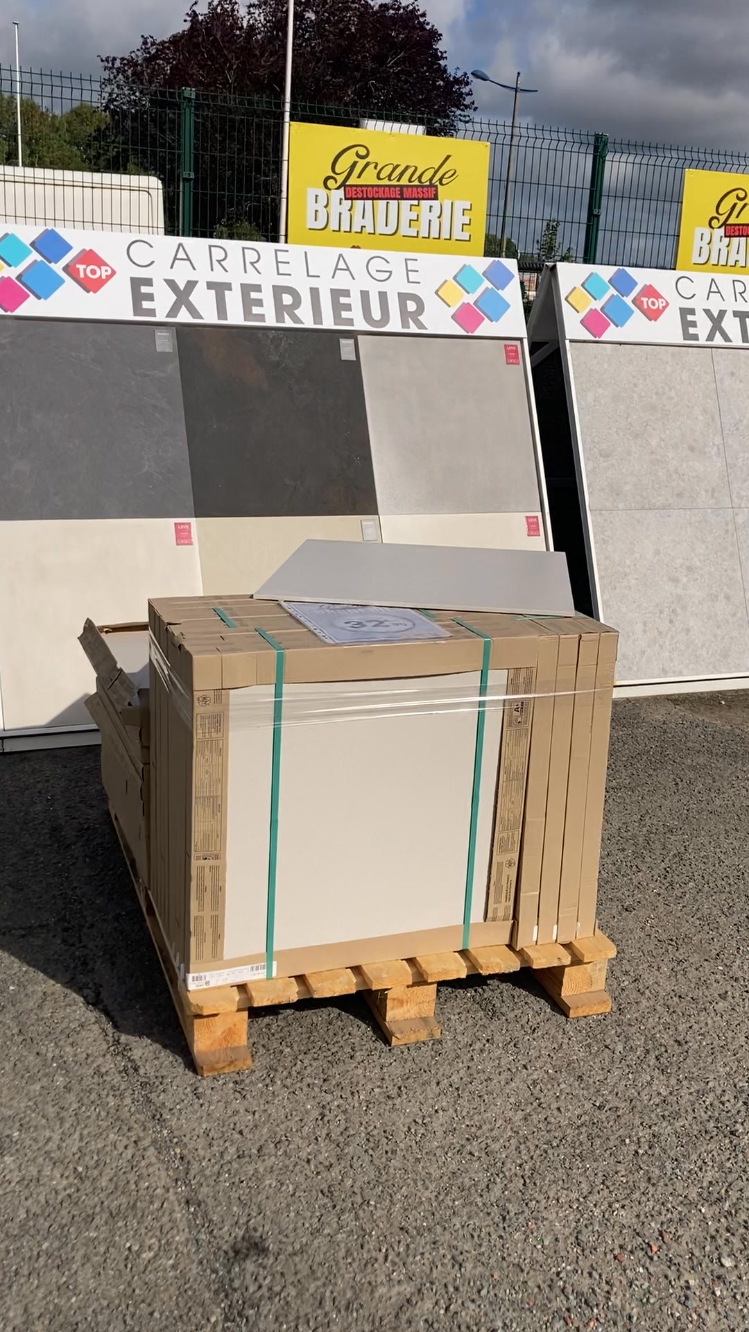 #carrelages #carrelagesol #valenciennes #braderie #promo #carrelagesalledebain #carrelageinterieur #salledebain