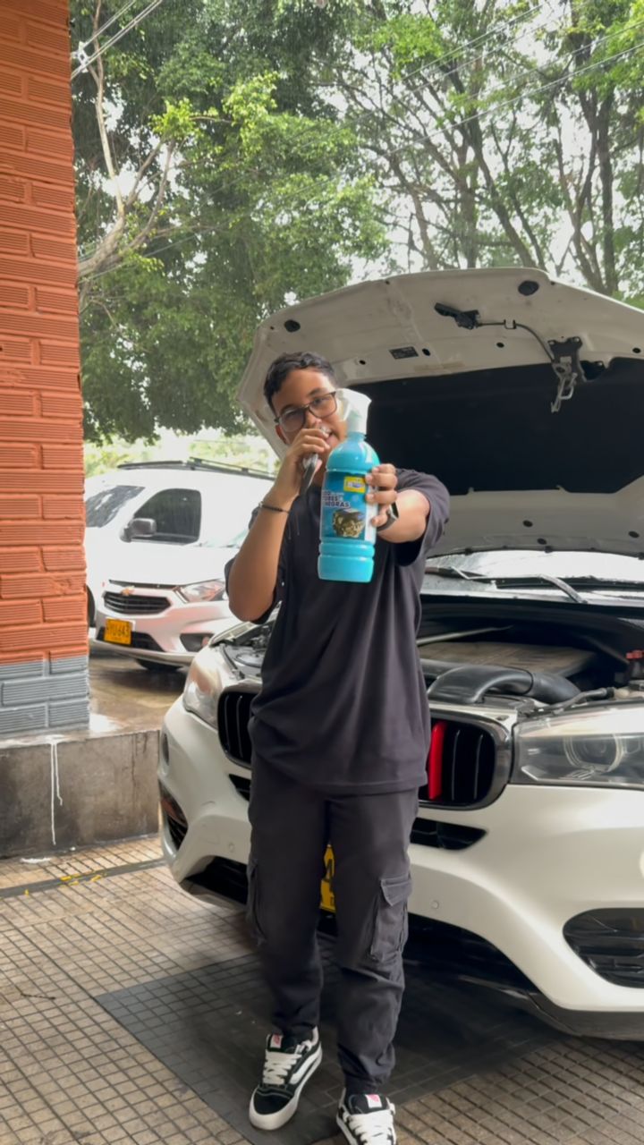 🚗✨ ¿Carro sucio? ¡En segundos queda como NUEVO con nuestro Teflón B-Max! 🙌🔥
Mira cómo este BMW brilla al instante después de aplicarlo 🤯💦
📍 Encuéntranos en Cra 65 con Calle 20, Guayabal.
Ven y prueba lo mejor para tu motor y tu carro 🚘💎
#Bmax #Teflón #CarrosLimpios #BrilloInstantáneo #Viral #BMW #Guayabal