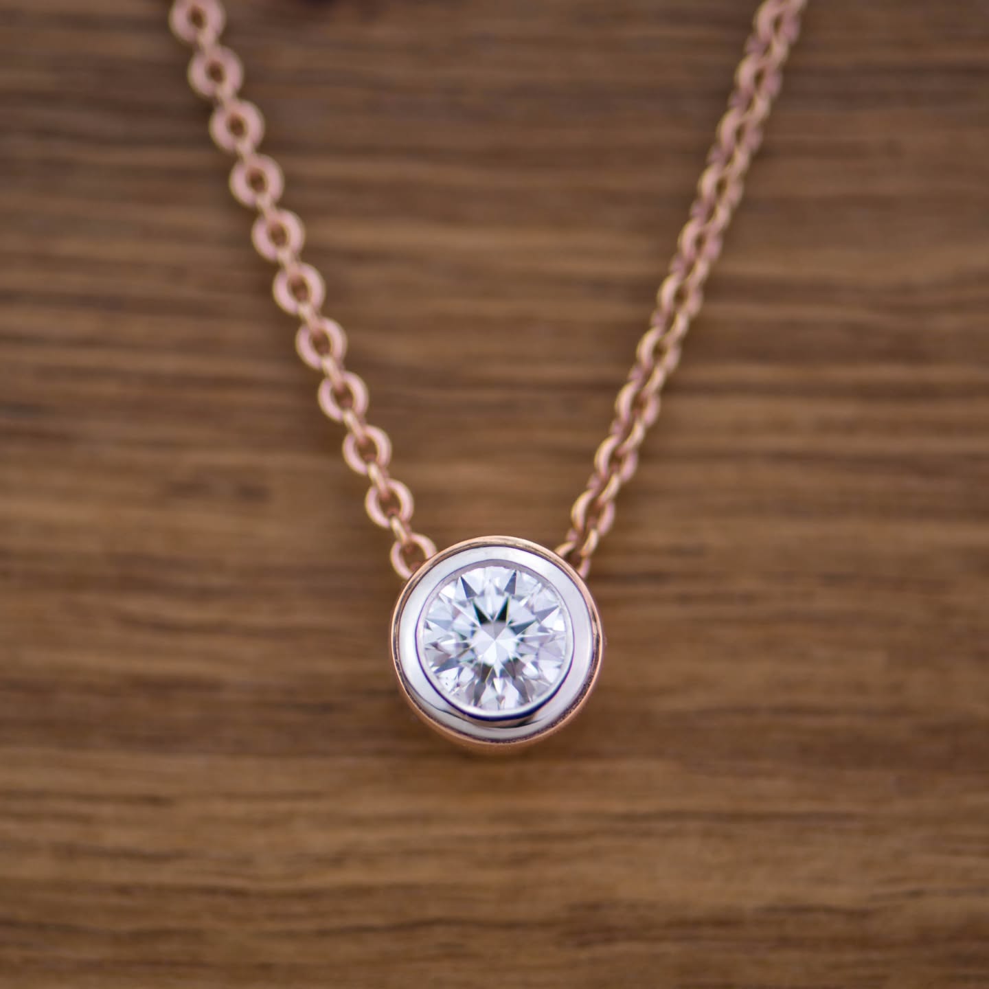 Simple, Elegant, Unforgettable.
For those who love the warmth of rose gold with only the best diamonds💎
Ready to ship @ alexandragasparinijewellery.com
#alexandragasparinijewellery #handmadejewellery #diamondandplatinumpendant #rosegolddiamondpendant #slidependant
#luxuryjewellery #elegantjewellery