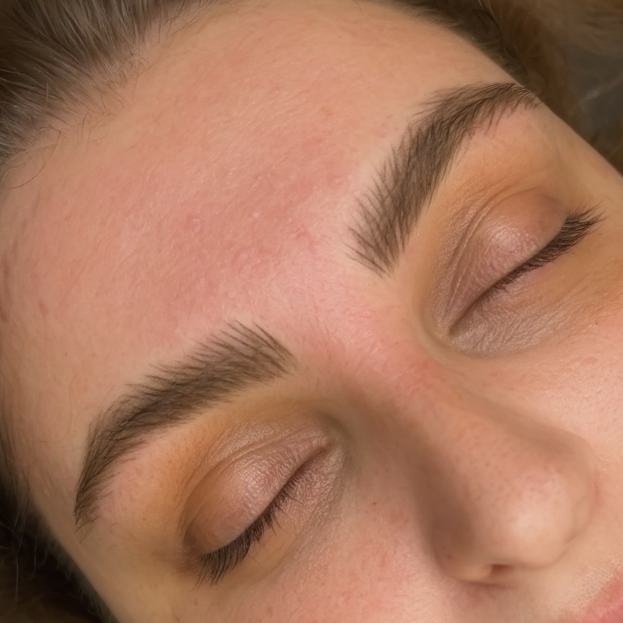 HOLY FLUFF 🩷 HYPER REALISM BROW TATTOO
Swipe to see the before pic. She had quite nice eyebrows but wanted them to have more shape and arch and be fuller and fluffy. Hyper realism brows isn’t just a new buzz word for hair strokes they are created like a drawing (my background is art not beauty) they are designed with movement and to fit with the individual way a persons real eyebrows would flow. No blocks, no templates, designed all freehand - just for you because every face is different
Two sessions are needed spaced 5-6 weeks apart. This is immediately after session 1, no redness or trauma to the skin.
This is completely bespoke to your personal features and bone structure. I use a tiny needle and a machine to create natural and lifelike hair strokes that flow like real hairs and are personalised to your face and features.
I draw them on first so you can see the shape I recommend for your face and then I go ahead with the treatment using numbing cream
You can also find more info here on my website
https://www.jorlittle.com/permanent-eyebrow-tattoo
booking for last couple of dates in Sept and October now - so message if you’re hoping to complete your brow journey before Xmas as it takes a couple of months from start to finish and I book up quite far ahead.
What’s app me rather than call on 07976 439678 or book on my website where you can also find prices via book now page for Tynemouth & London
www.jorlittle.com
Used @@hanafy_uk pigments and @face.pm @defenderrofficial needles @id_liner_pmu @luna.cartridges @cosmedic_supplies
#hyperrealism #hyperrealismbrows #hyperrealismbrowsnewcastleupontyne #hyperrealismbrowslondon #permanentbrows #permanenteyebrows #fluffymicroblading #nanoblading #fluffynanobrows #eyebrowtattoo #eyelinertattoo