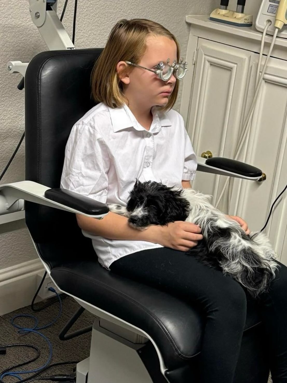 Mark enjoyed seeing Esme and her Cavapoo puppy Lola today!
Some lovely words from Mum:
“A huge thankyou today for your kindness and understanding with Esmè this morning, it really does mean a lot to us that little Lola was allowed in to support her”
It was lovely to see them both and they can come and see us any time! 🐶
#uttoxeteroptician
#childrenseyecare
#cavapoo
#uttoxeterdogs