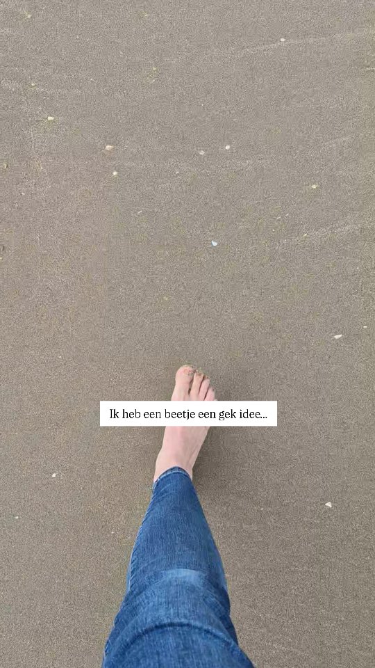 Vaak denken we: om op te laden moet ik rusten, slapen en minder doen.
Maar hierbij herinnerde ik mezelf weer dat het tegenovergestelde net zo goed waar kan zijn! ♥️
Een dag naar het strand met een vriendin -> kletsen, plannen maken, lekker eten en afsluiten met een heerlijke klankschalensessie.
Ja het was ver rijden en ik was laat thuis, maar ik had zóveel meer energie dan toen ik vertrok!
Precies dát is waar mijn masterclass Intuïtie over gaat: voorbij de ruis, voorbij de twijfels leren vertrouwen op je gevoel. 😌 Zonder dat het logisch of verstandig is.
Jij kan er nu gratis bij zijn!
Wil jij jouw intuïtie sterker ontwikkelen? Reageer hieronder dan met het woord "INTUÏTIE" en ik stuur je de link 🌸