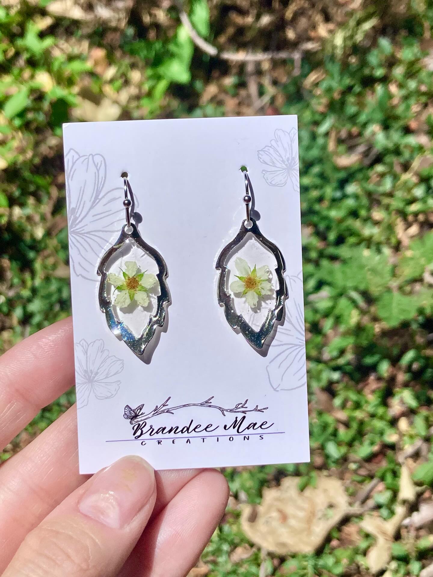 Some new flowers and styles in stock now
#pressedflowerjewelry #brandeemaecreations #handmade #resinartist #oneofakindjewerly #uniqueearring