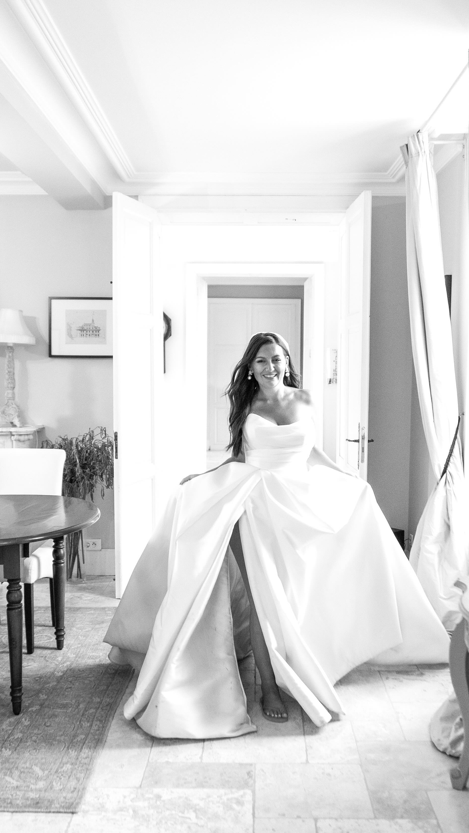 Get ready to be wowed by the energy at this fabulous wedding for the gorgeous E@A. We left exhausted but with a huge smile on our faces.
Your wedding day is packed with moments you’ll want to relive instantly:
✨ The cheers during the champagne pop
✨ The secret glances before “I do”
✨ The dance floor chaos and lots lots more as you can see from this short film taken from their highlight film.
That’s where a wedding content creator steps in
Same-day reels + stories ready to share
Fun, candid clips no one else is catching
Memories you can feel, not just see.
Because when the day flies by, you’ll want more than photos — you’ll want the whole vibe.
Filming for Memories 💛
.
Venue @chateaulacanaud.
Photographer @lydiataylorjonesphotographer.
Hire and stylist @ourfabulousthings.
Flowers @fairyfleur1.
Planner @byjoanneweddings @theimpeccablepearweddings .
Second shooter @rainymils
Dress @theaislebridal
Decor @ourfabulousthings.
Cocktails and all things nice @bibere.bar
Band @mixologysaxdj
#WeddingContentCreatorFrance #WeddingContentFrance #WeddingReels #WeddingDayMagic #BehindTheScenesWedding #WeddingVibes #WeddingHighlights #WeddingVideo #WeddingDayFeels #WeddingMemories #WeddingInspo #WeddingTrends #Wedding2025 #LuxuryWedding #ChateauWedding #DestinationWedding #BrideToBe #JustMarried