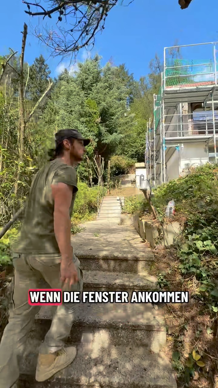 Radikaler Rückschnitt auf dem Kundengelände 🌳✂️ Der Kunde erklärt, warum: Damit der Kran die Fenster bringen und einbauen kann. Viel Arbeit, aber er ist super zufrieden – genau so soll’s sein! #keepitclean #hausmeisterservice #immobilien #handwerk #gartenarbeit