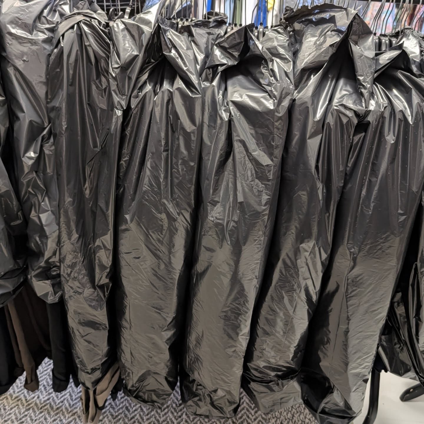 Today l planned on doing absolutely nothing and it turned into being up very early and going buying!
Wednesday Night LIVE @ 6.30pm is all about jumpers. ๐๐
#jumpers #cosyvibes #newness #wednesday #autumn #thecoathanger_styleyou