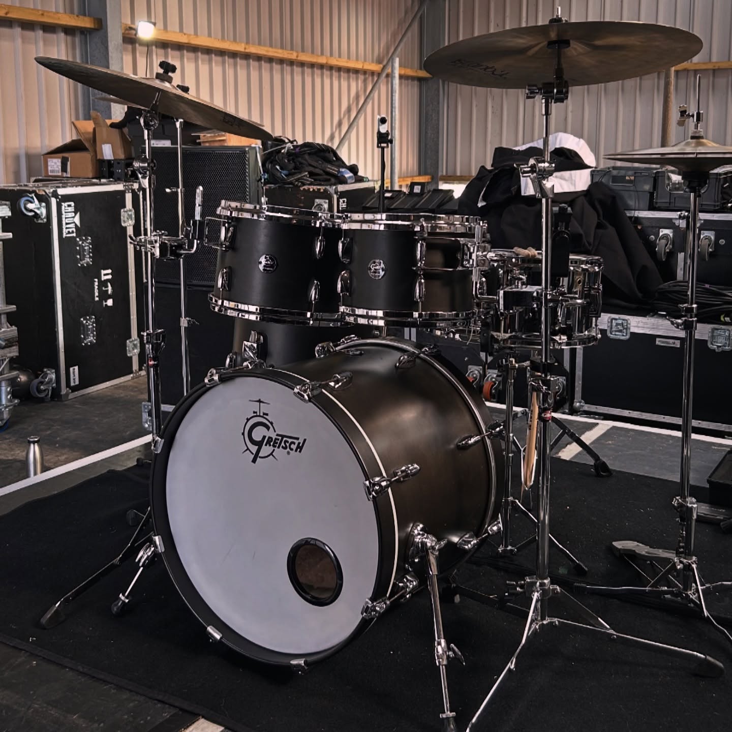 Getting her ready backstage ✨
#drumsdrumsdrums #vf15 #drummer #drummergram #remodrumheads #gretsch #gretschdrums @gretschdrums @istanbulagop #sessiondrummer #londonmusician #londonmusic #drummerinlondon #drum #drums #drumkit #drumset #instadrums #soundsfrommyattic #drumminglife #remoterecording #remotedrumtracks #remotedrumrecording