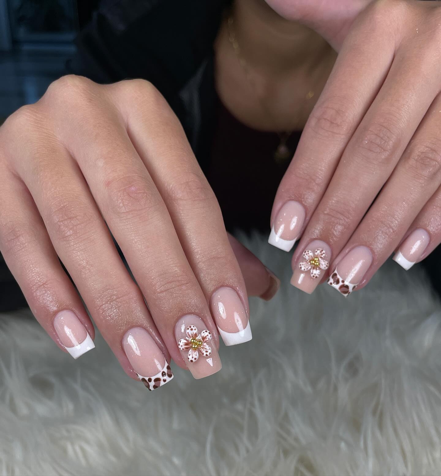 Zart & wild – die perfekte Kombi für deine Nägel 💅🌸
Bei Interesse gerne melden oder ganz einfach über meine Website direkt ein Termin buchen.🥰
Ich freu mich auf dich!