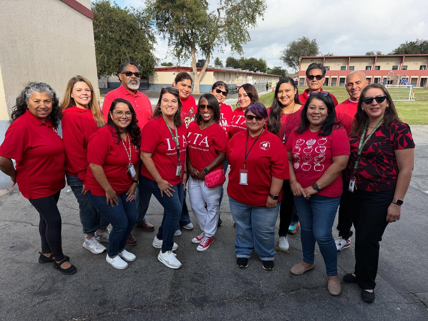 Washington Elementary teachers supporting our Bargaining Team! #strongertogether #wearecta #wecantwait