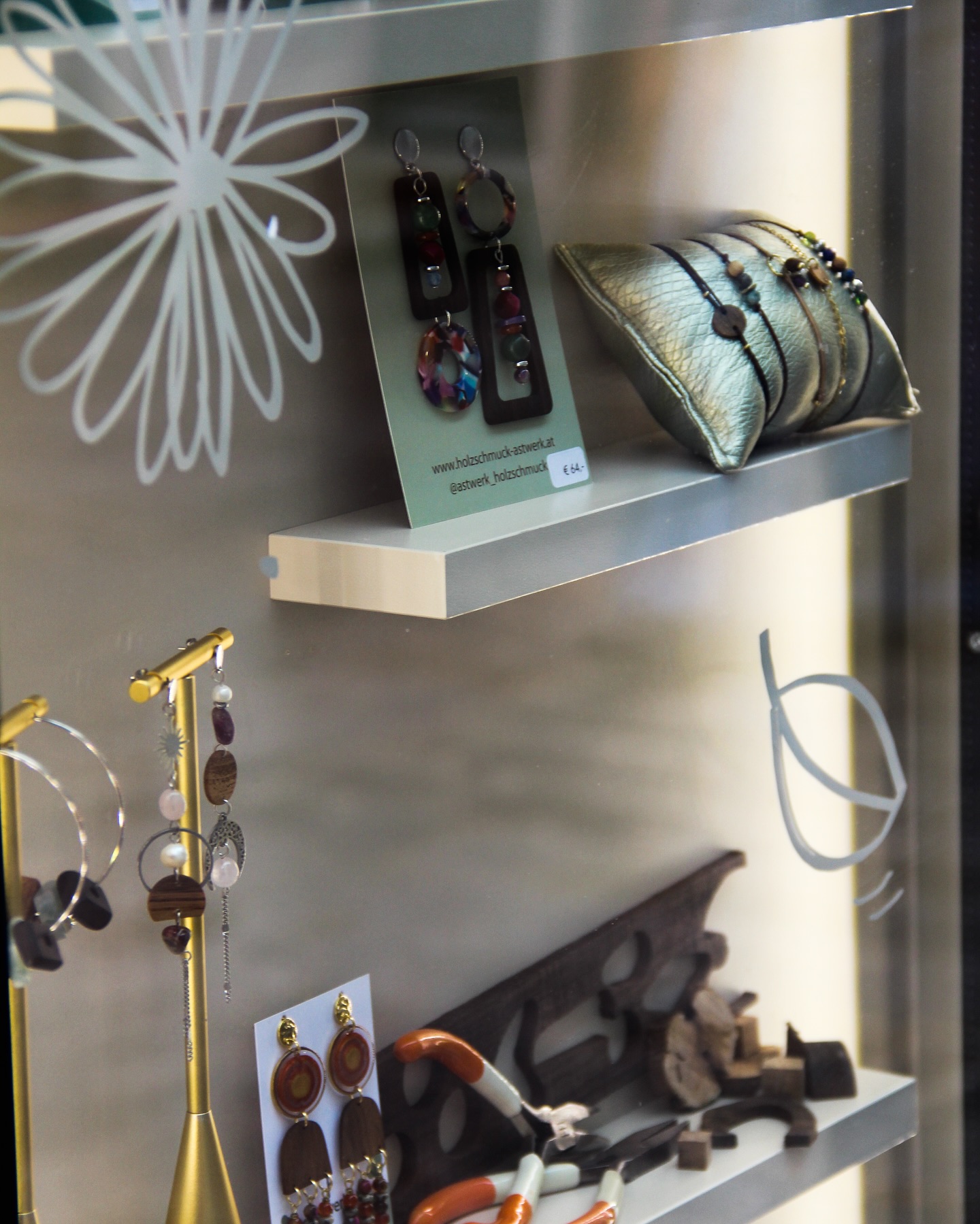 The magic lays in the details.
Details from my window illustration for @astwerk_